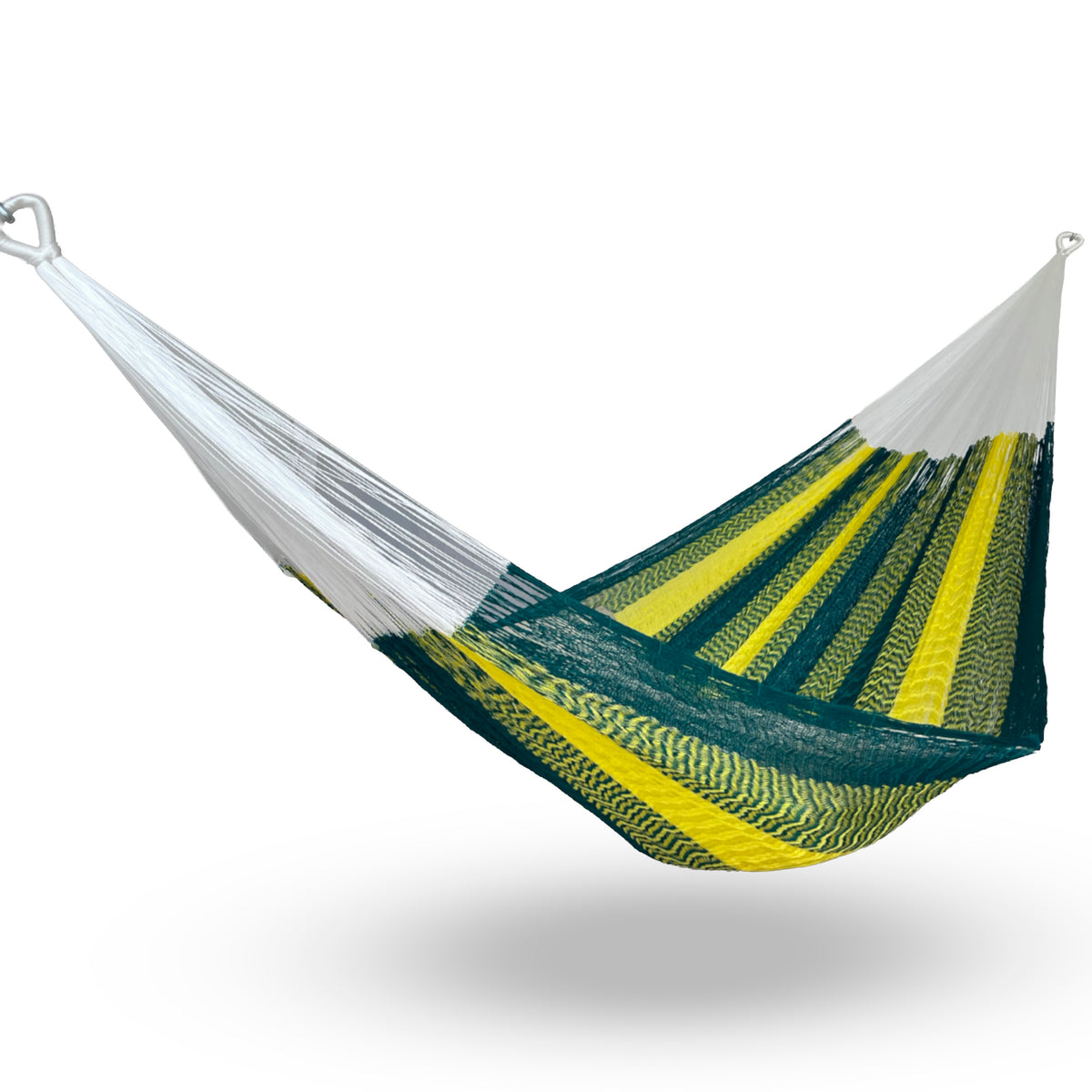 Hamaca artesanal Yucateca de nylon color amarillo colgada y abierta
