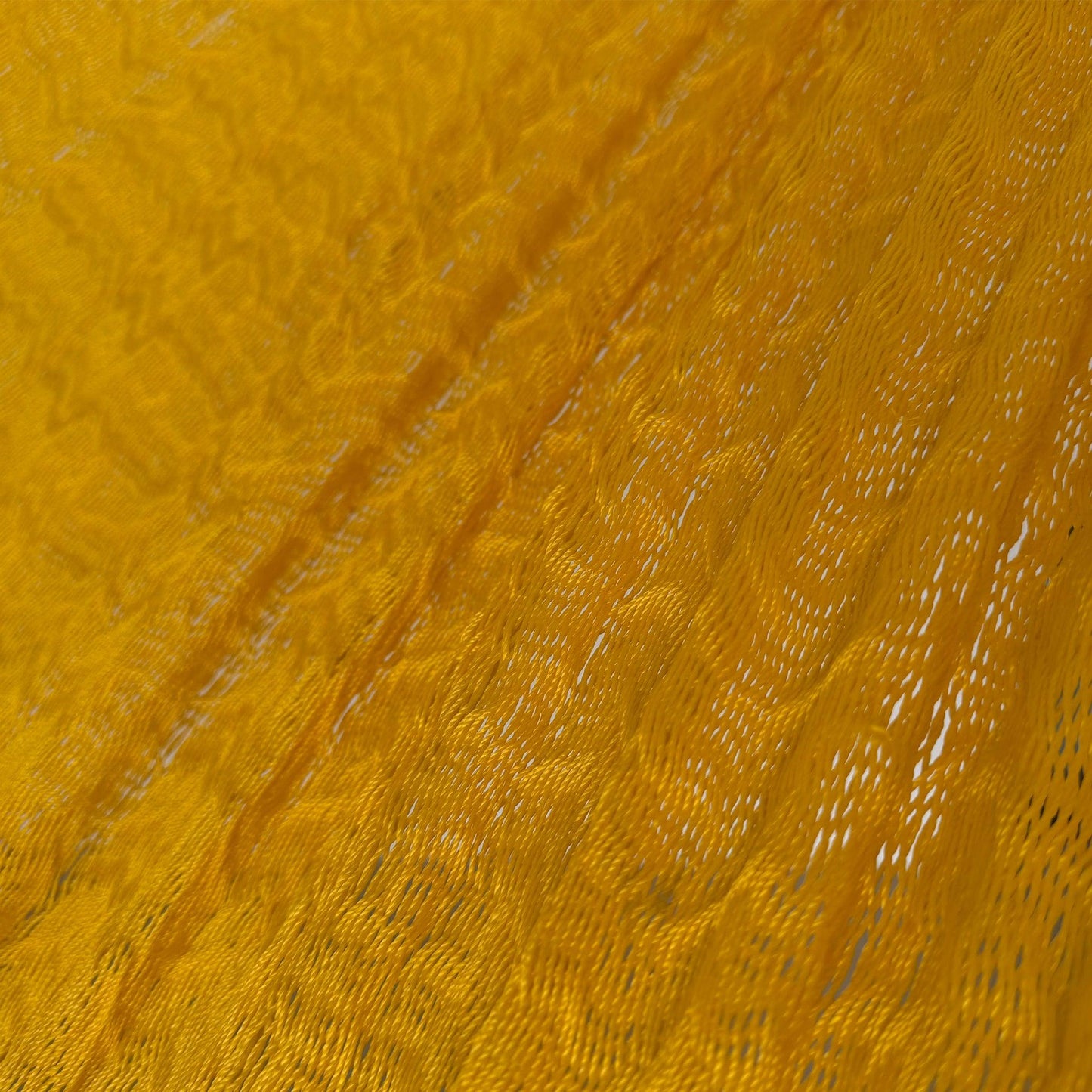 Detalle del tejido de nylon de la hamaca artesanal Yucateca amarilla