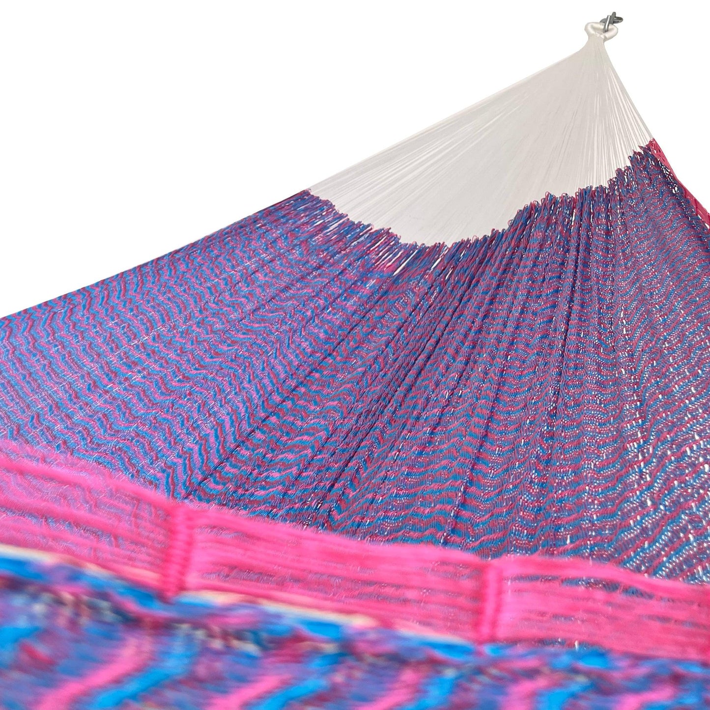 Interior mostrando brazo y tejido de hamaca artesanal Yucateca de nylon color azul y rosa