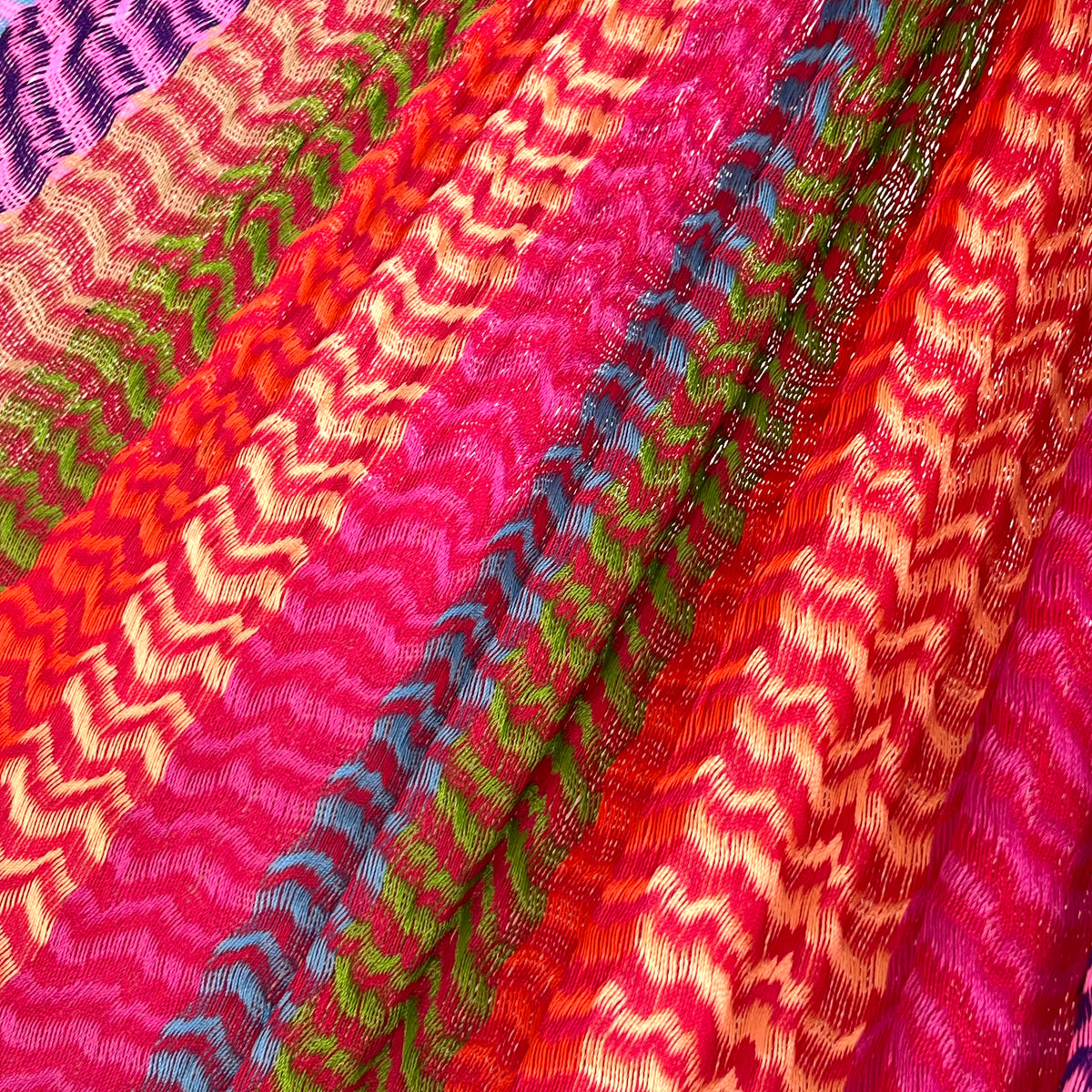 Detalle del tejido de nylon de la hamaca artesanal Yucateca colorida