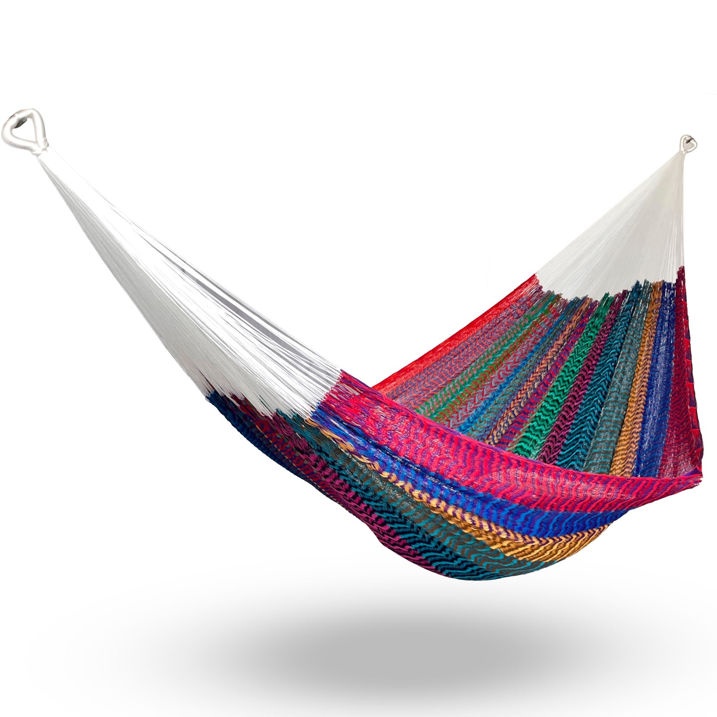 Hamaca artesanal Yucateca de nylon con mezcla de colores colgada y abierta