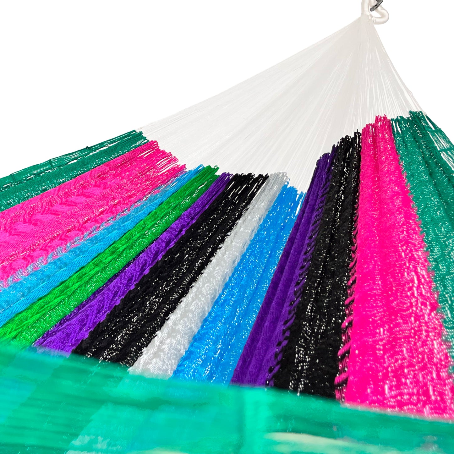 Interior mostrando brazo y tejido de hamaca artesanal Yucateca de nylon multicolor rayada
