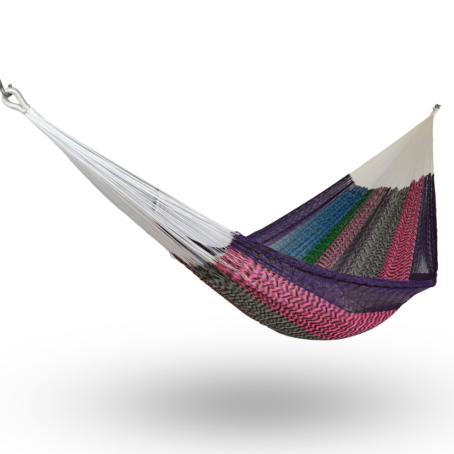 Hamaca artesanal Yucateca de nylon multicolor colgada y abierta