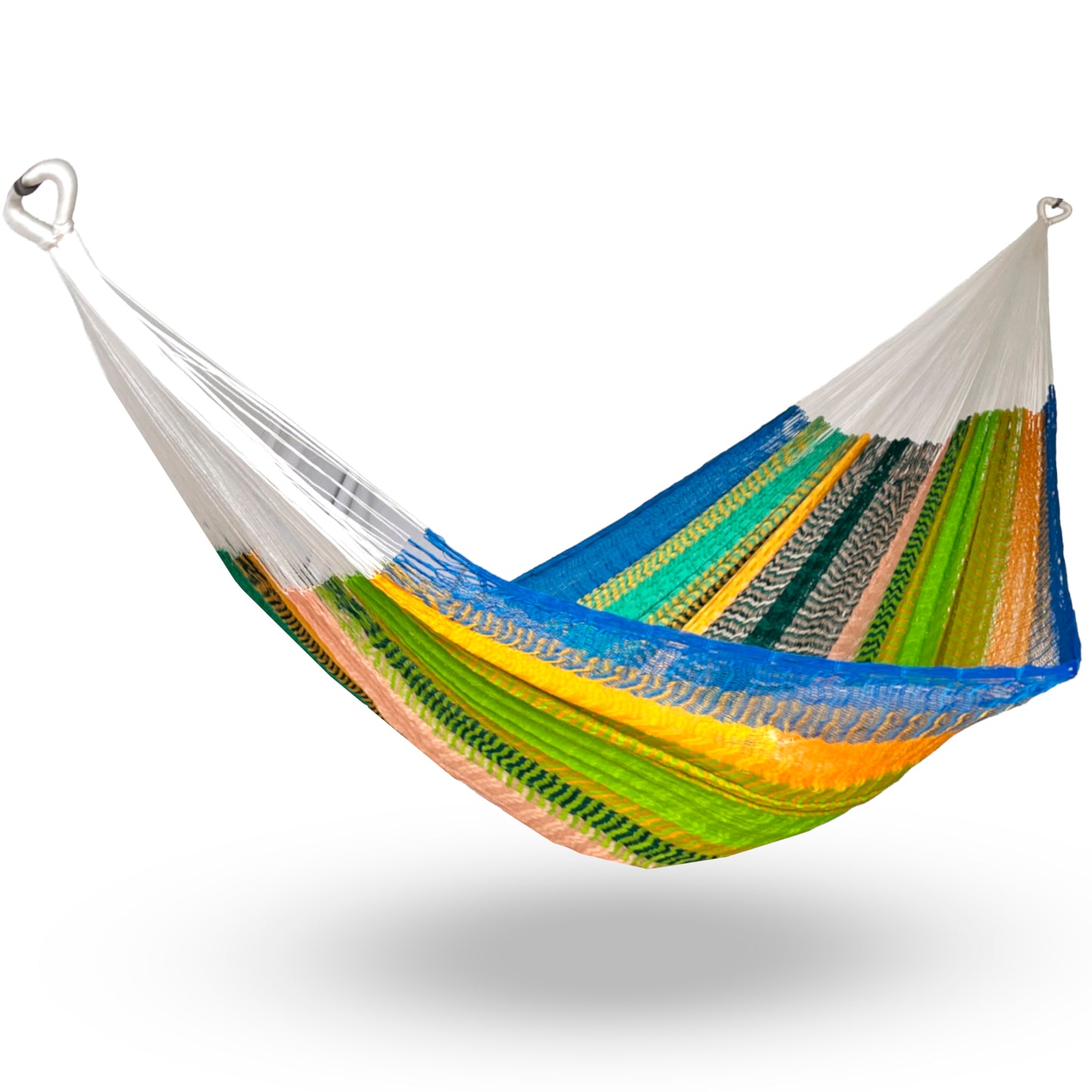 Hamaca artesanal Yucateca de nylon multicolor colgada y abierta