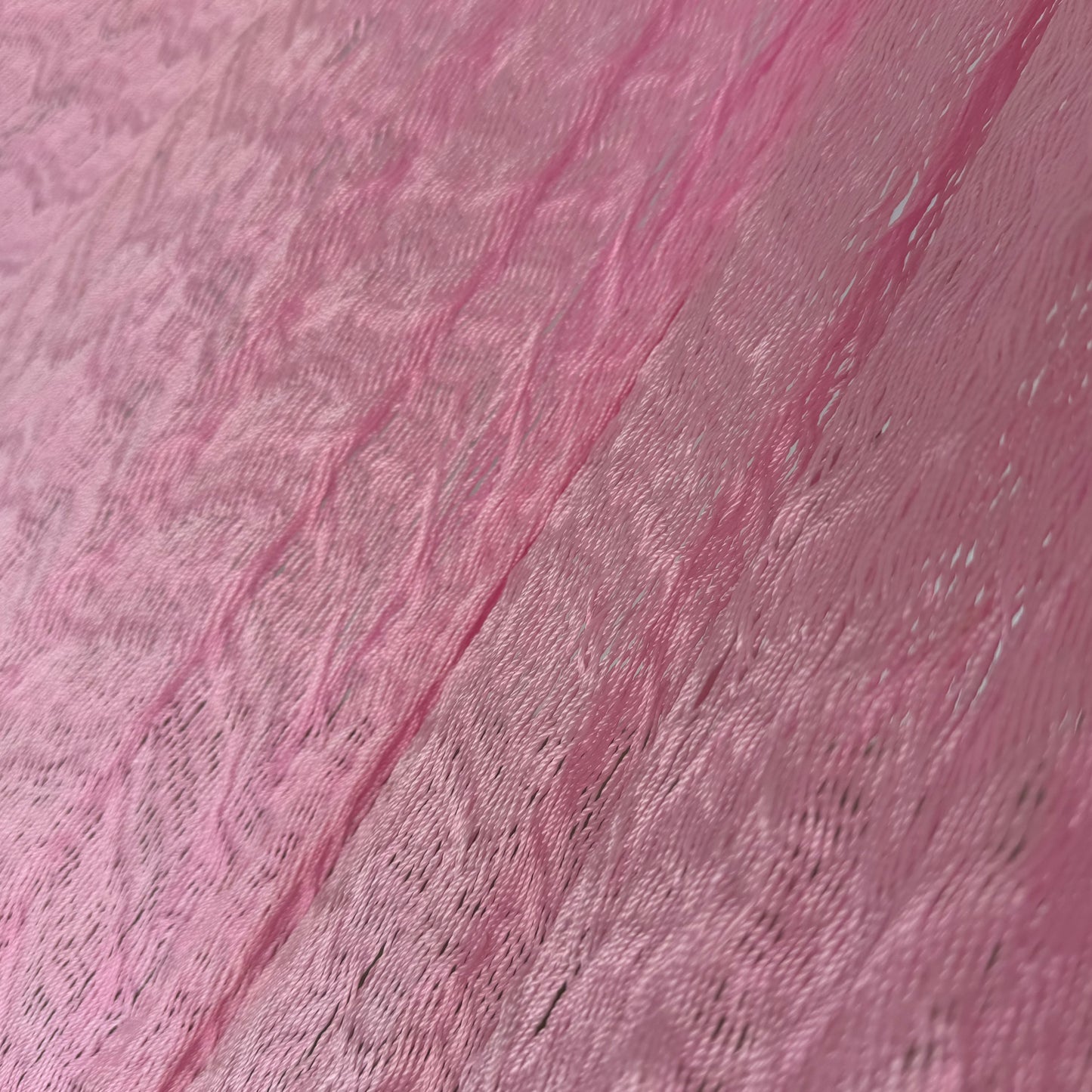 Detalle del tejido de nylon de la hamaca artesanal Yucateca rosa