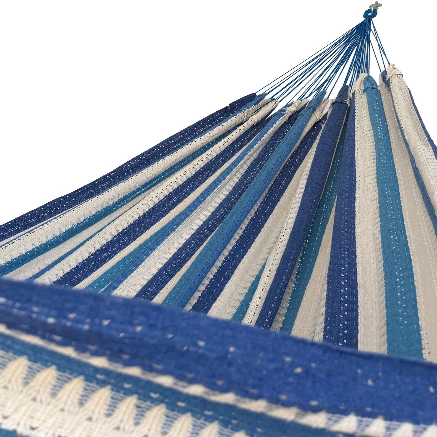 Interior mostrando brazo y tejido de hamaca Mexicana azules king size