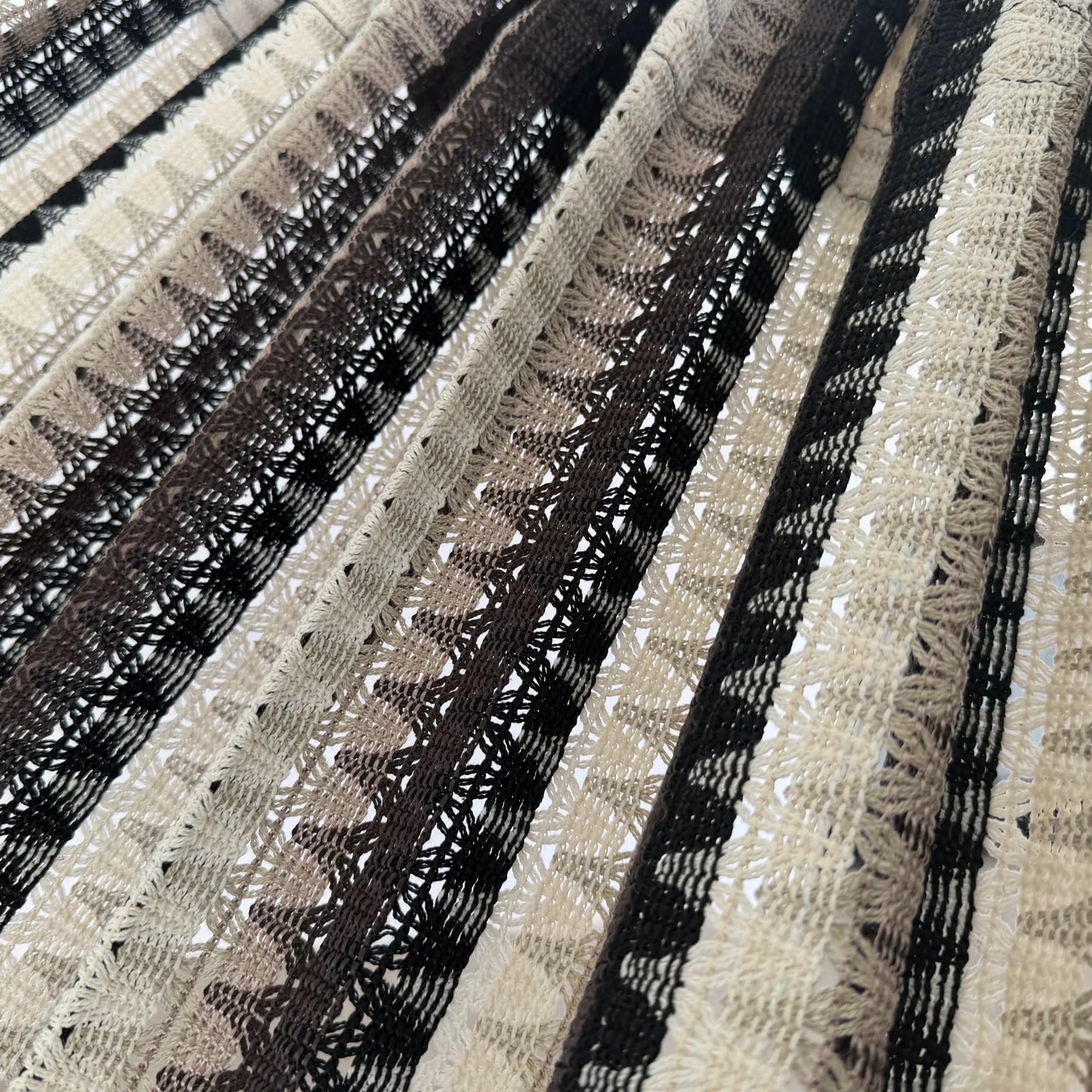 Detalle del tejido de hamaca mexicana color capuchino