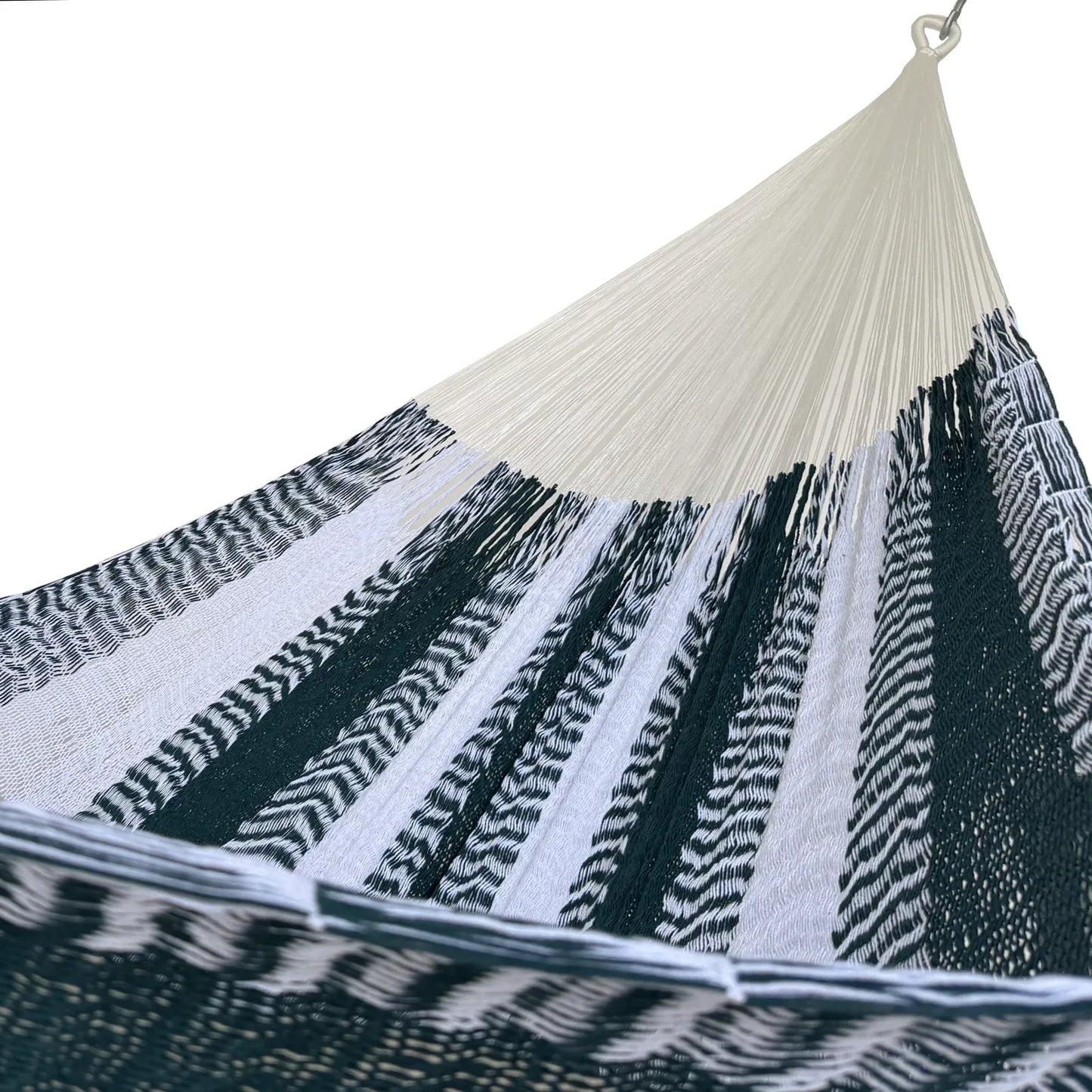 Interior de hamaca Yucateca artesanal de algodón suave modelo Azul Petróleo y Blanco mostrando el tejido y el brazo