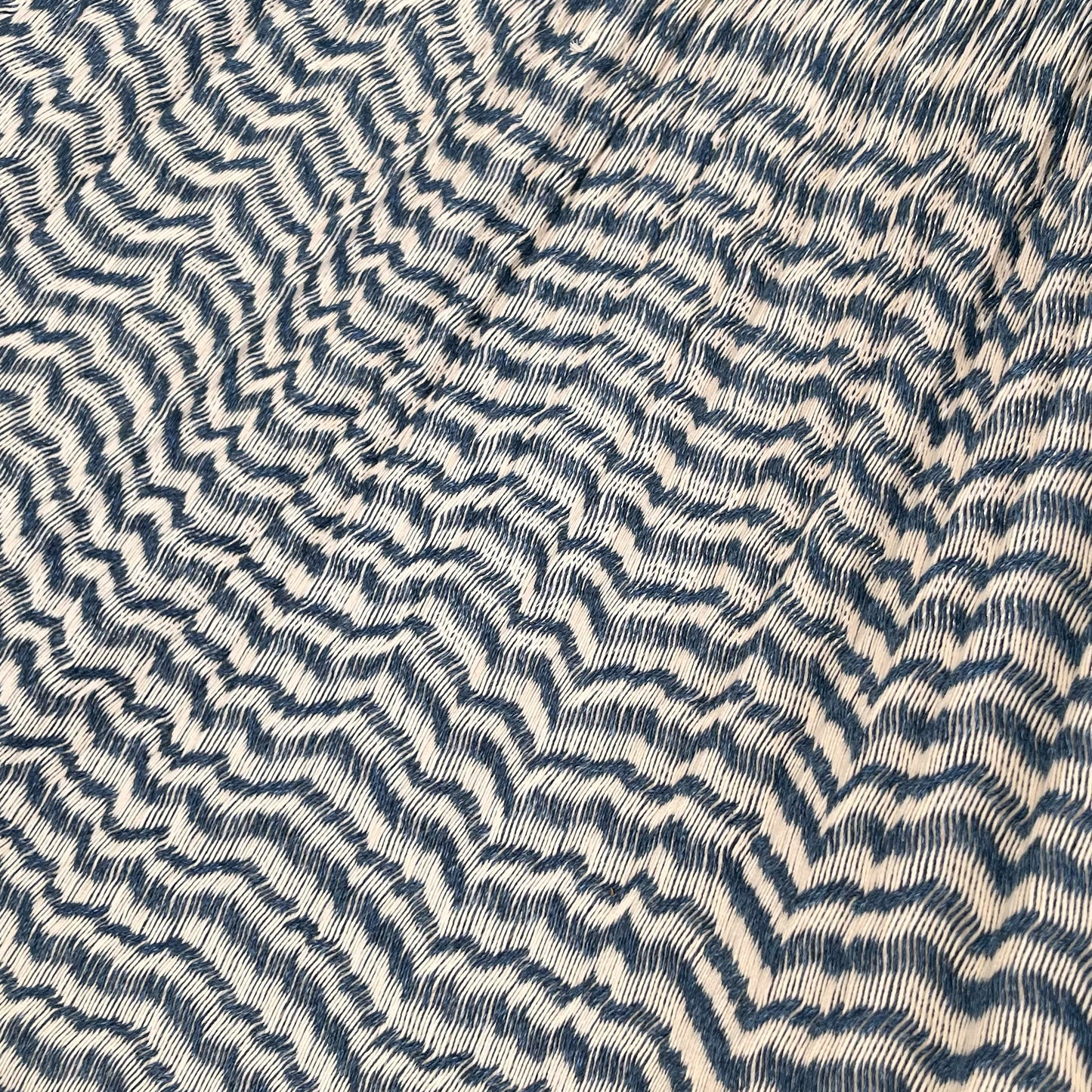 Detalle del tejido de algodón suave de la hamaca Yucateca artesanal azul y beige