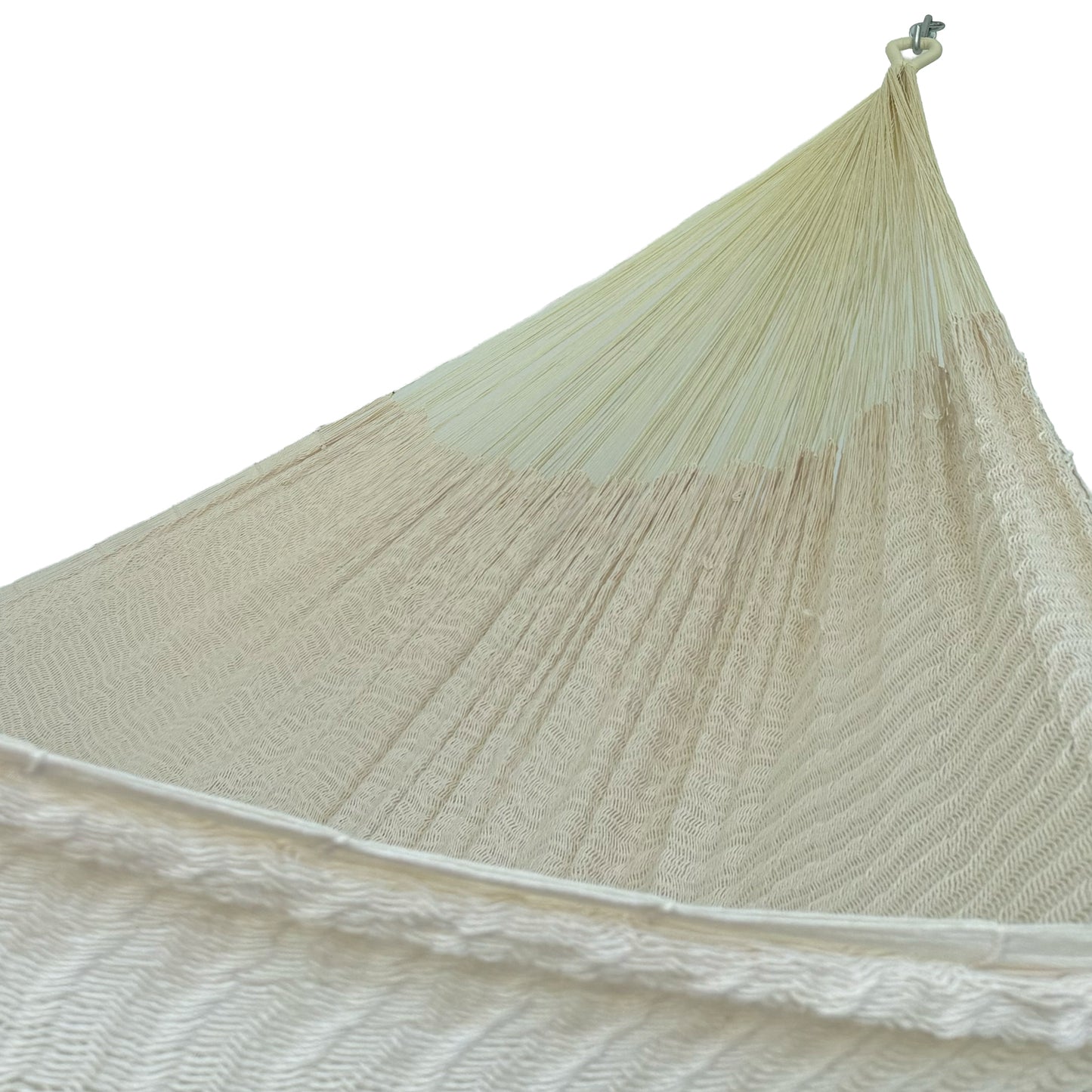 Interior mostrando brazo y tejido de hamaca Yucateca artesanal de algodón suave color beige