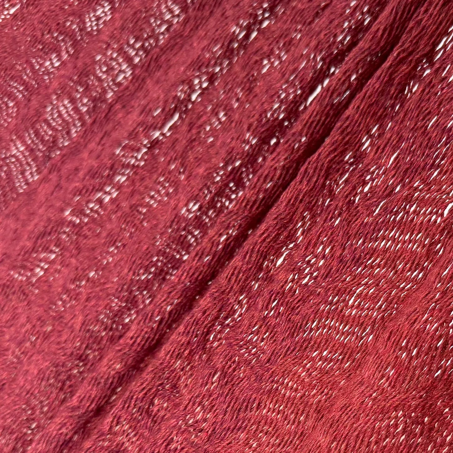 Detalle del tejido de algodón suave de la hamaca Yucateca artesanal modelo Rojo Vino