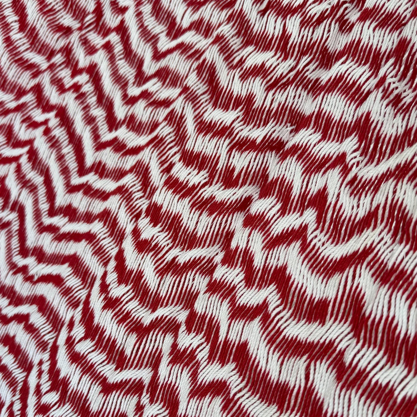 Detalle del tejido de algodón suave de hamaca Yucateca artesanal rojo y blanco