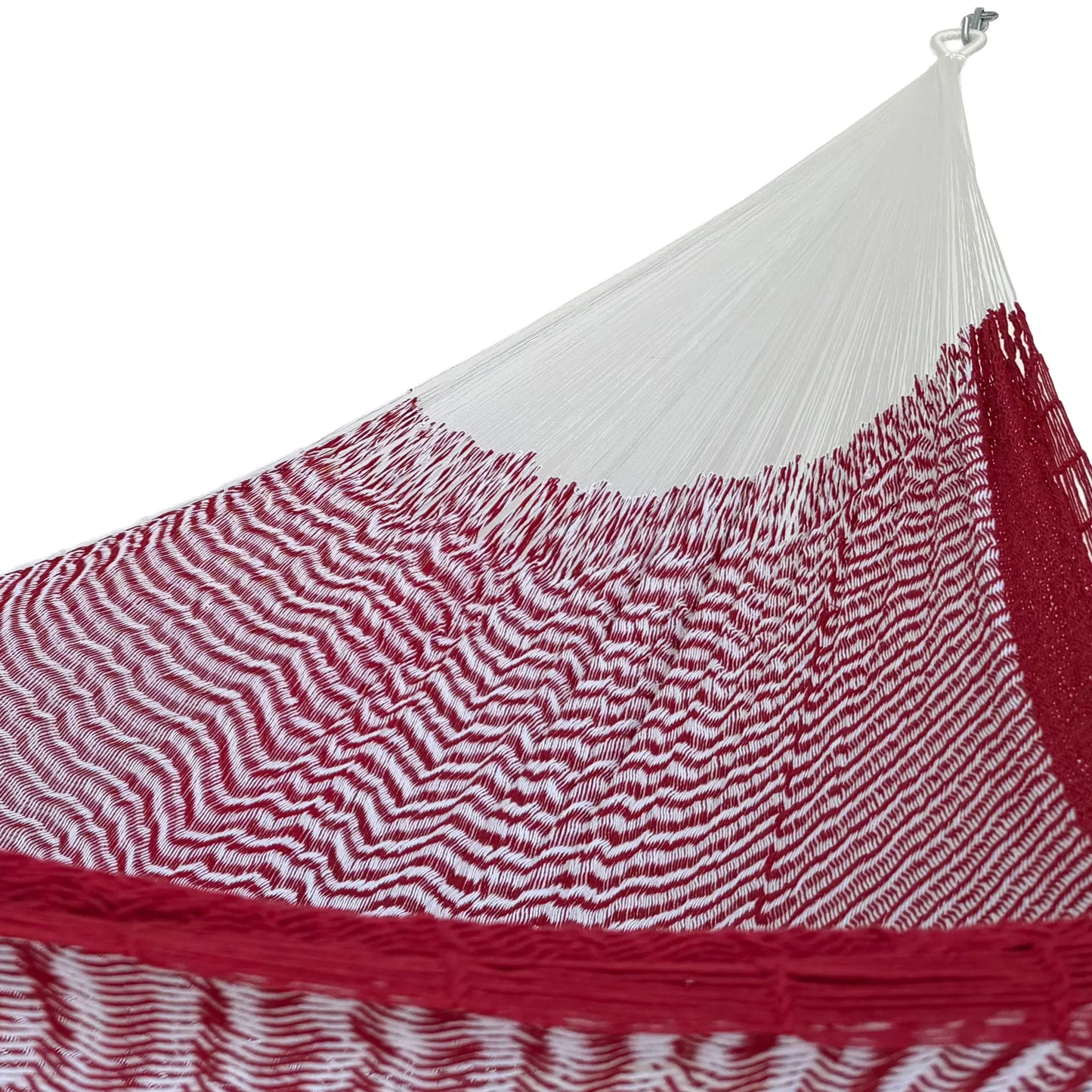 Interior de hamaca Yucateca de algodón suave rojo y blanco mostrando el tejido y el brazo