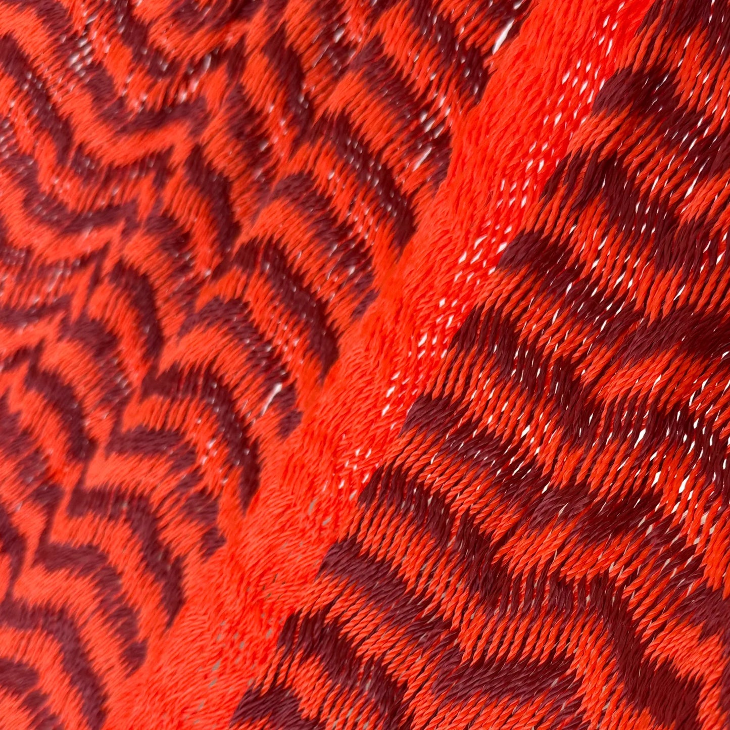 Detalle del tejido de hilo 18 de nylon de hamaca Yucateca artesanal rojo vino y naranja
