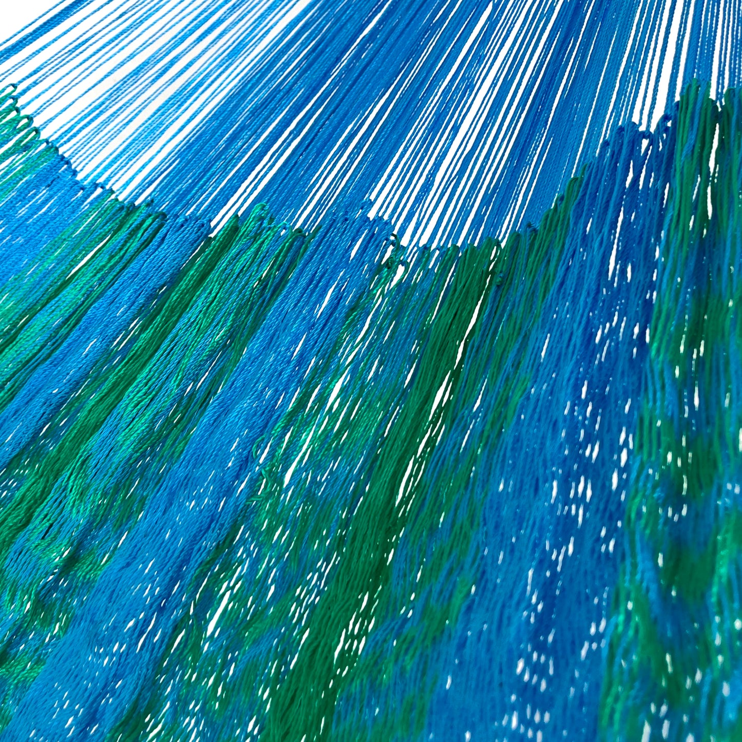 Unión entre cuerpo y brazo de hamaca Yucateca artesanal de nylon hilo 18 color azul claro y verde