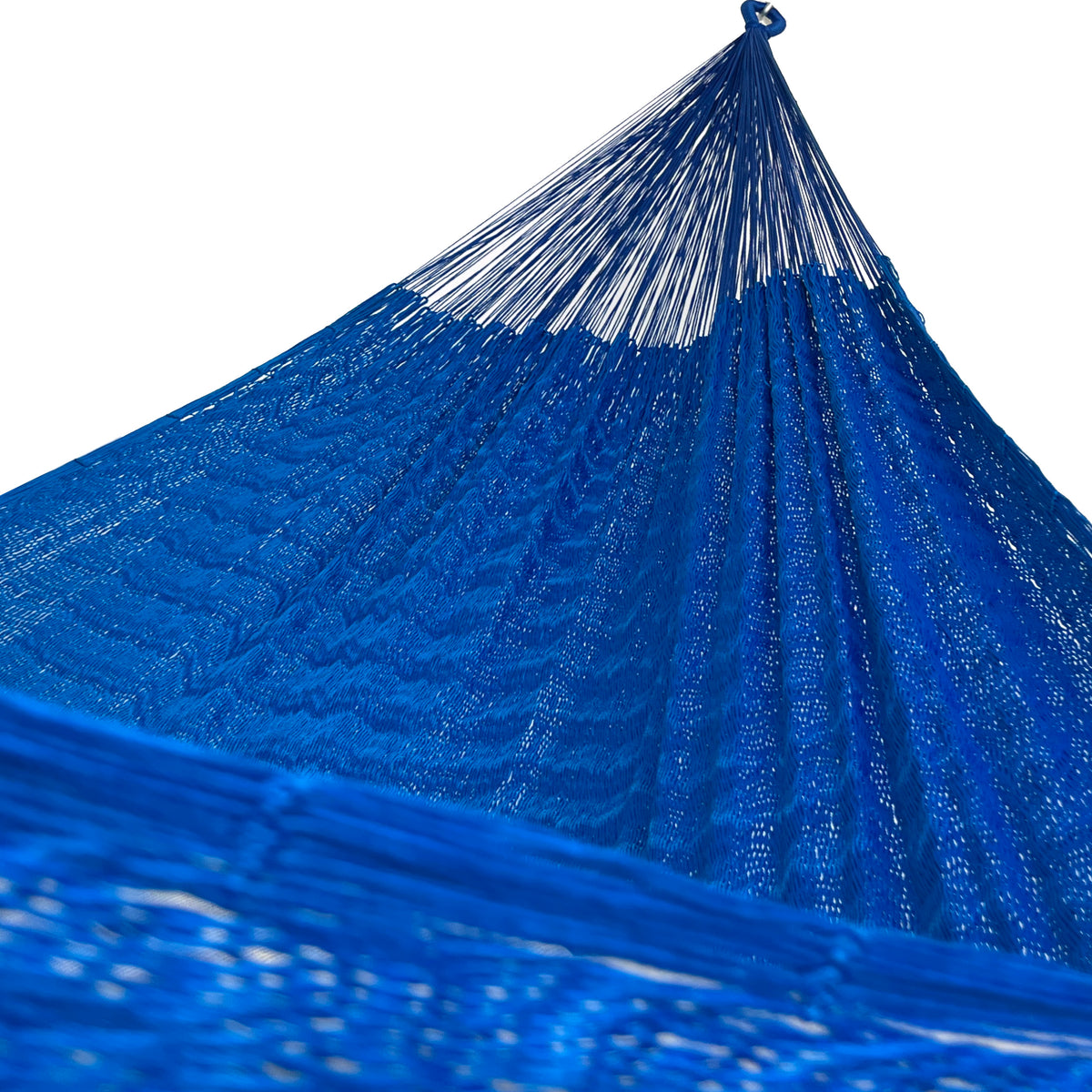 Interior mostrando brazo y tejido de hamaca Yucateca artesanal de nylon hilo 18 color azul rey