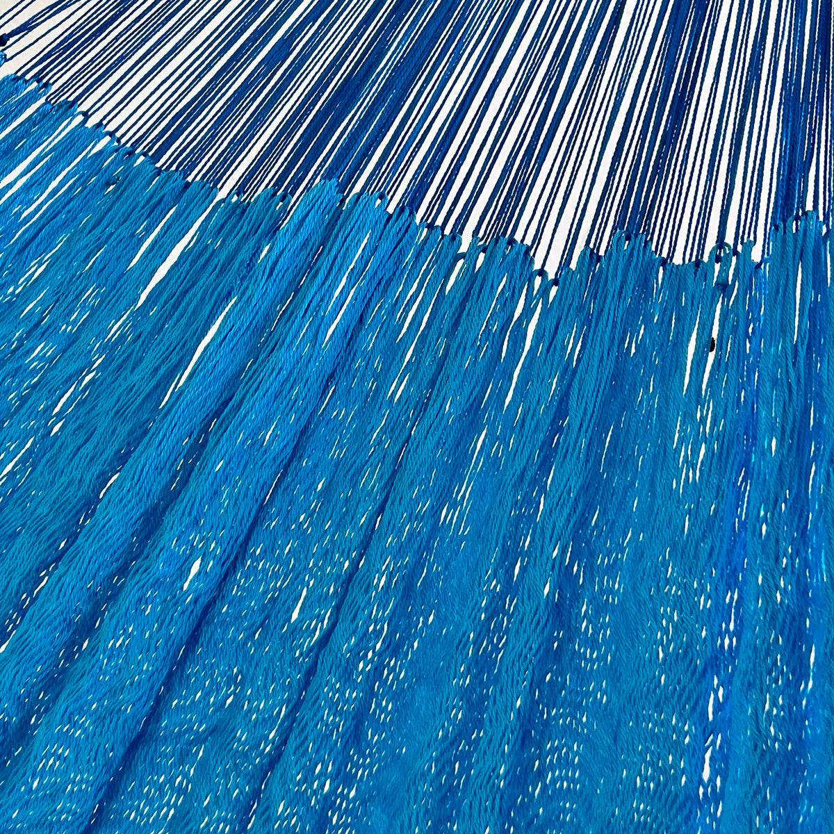 Unión entre cuerpo y brazo de hamaca Yucateca artesanal de nylon hilo 18 color azul