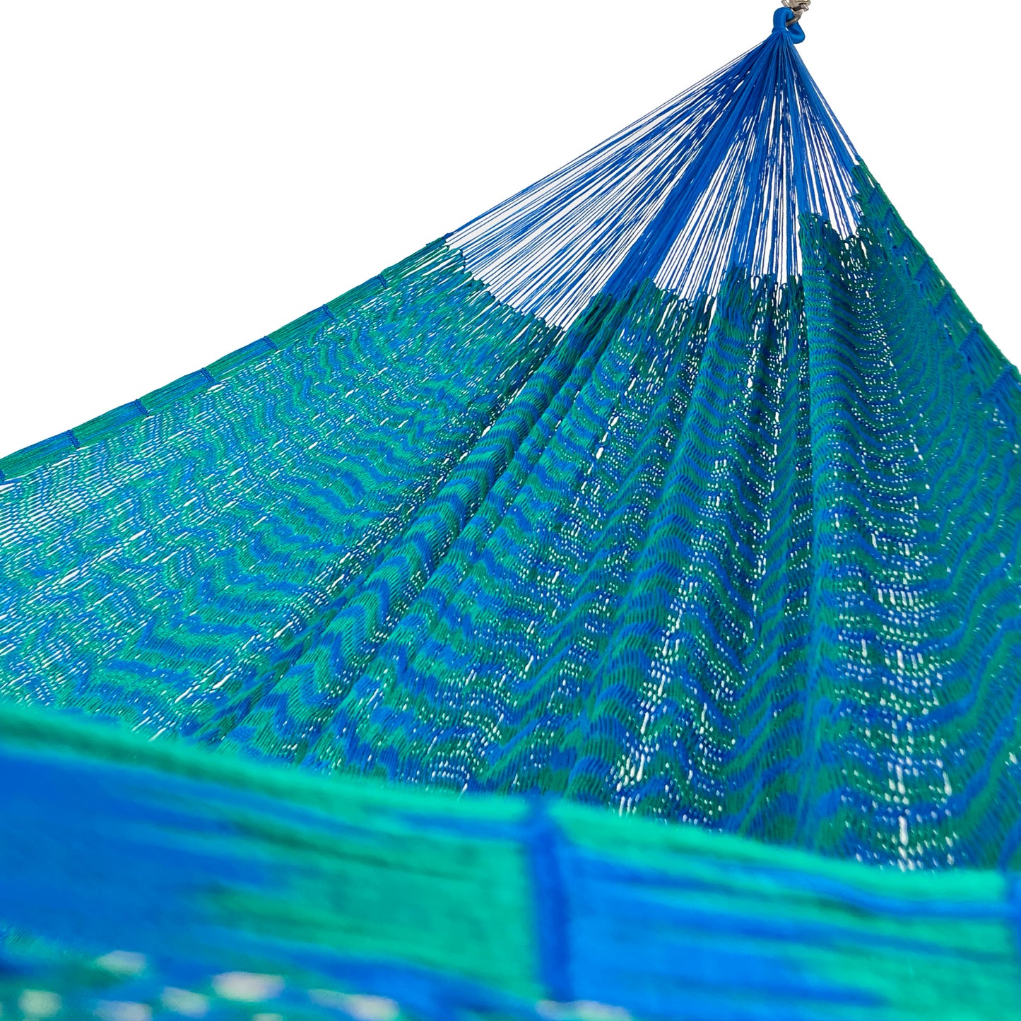 Interior mostrando brazo y tejido de hamaca Yucateca artesanal de nylon hilo 18 color azul