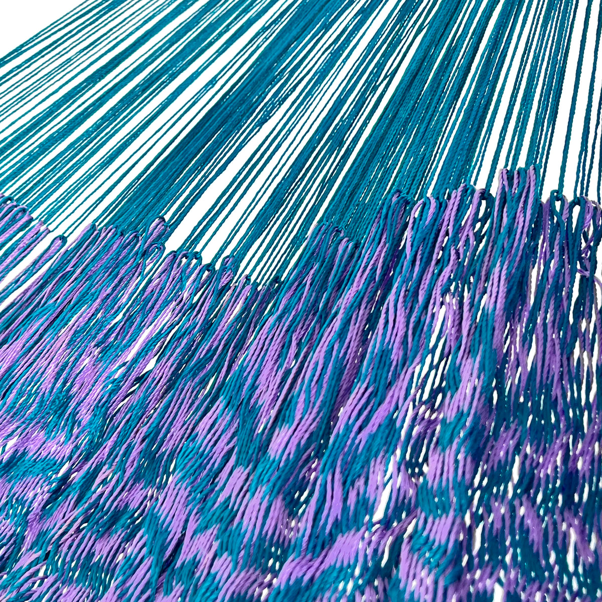 Unión entre cuerpo y brazo de hamaca Yucateca artesanal de nylon hilo 18 color azul y morado