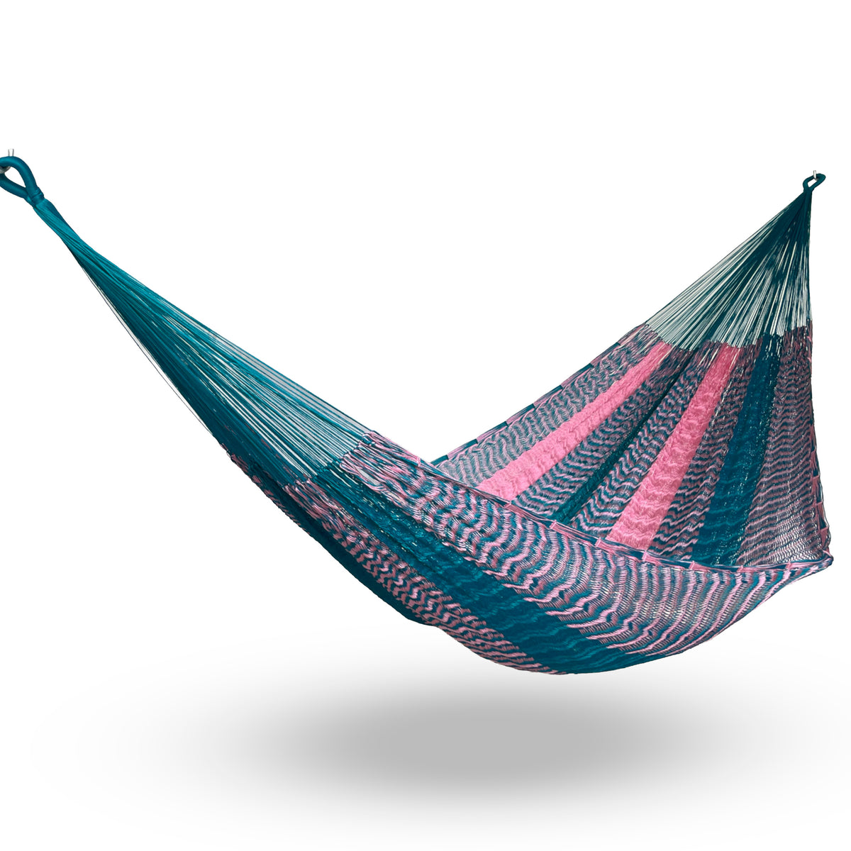 Hamaca Yucateca artesanal de nylon hilo 18 color azul y rosa colgada y abierta