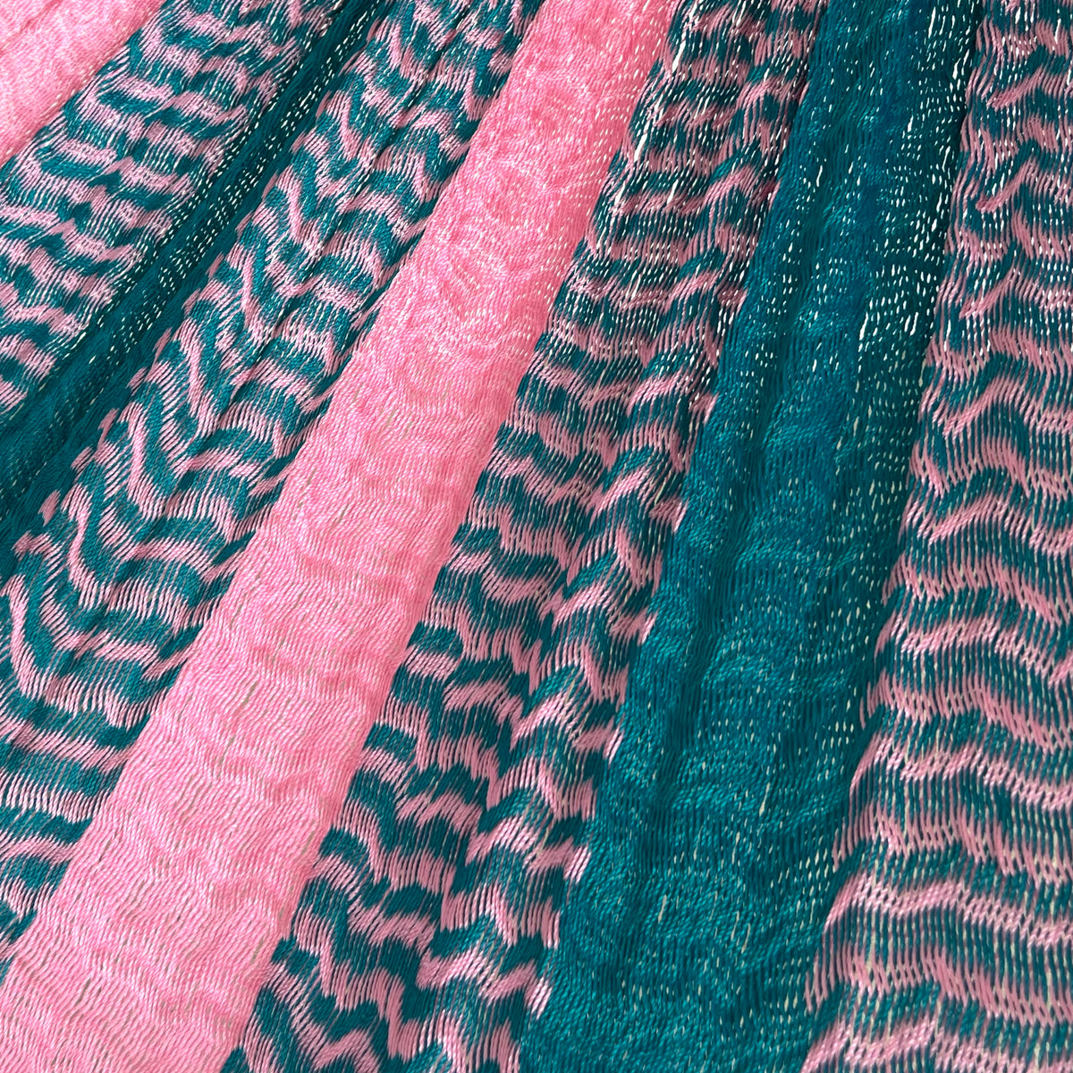 Detalle del tejido de nylon hilo 18 de la hamaca Yucateca artesanal azul y rosa