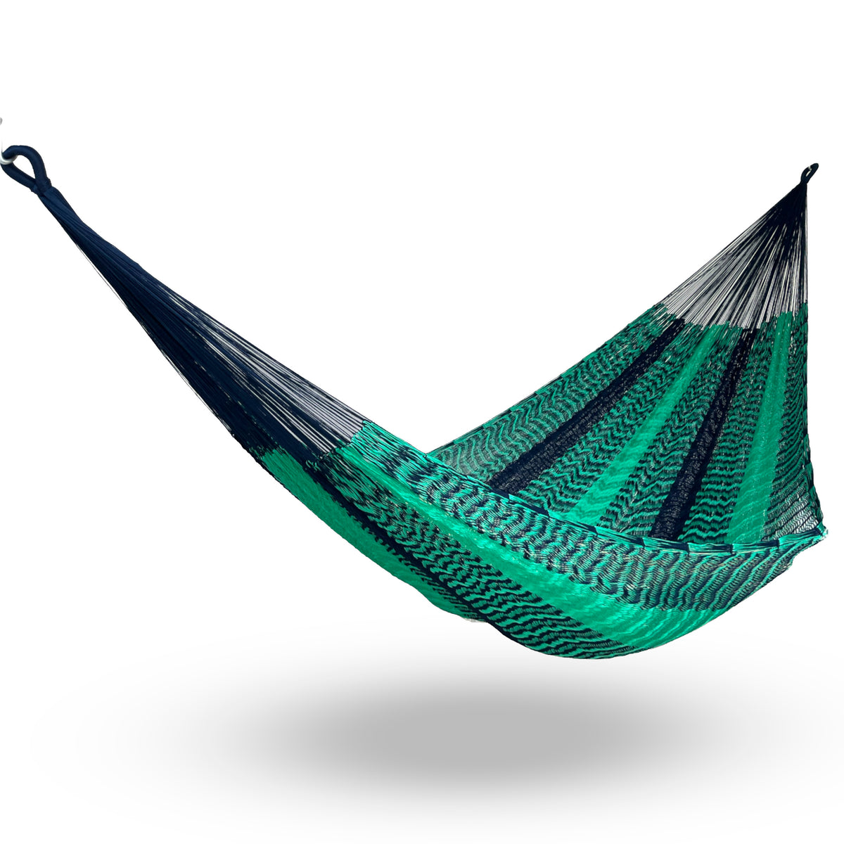 Hamaca Yucateca artesanal de nylon hilo 18 color azul y verde colgada y abierta