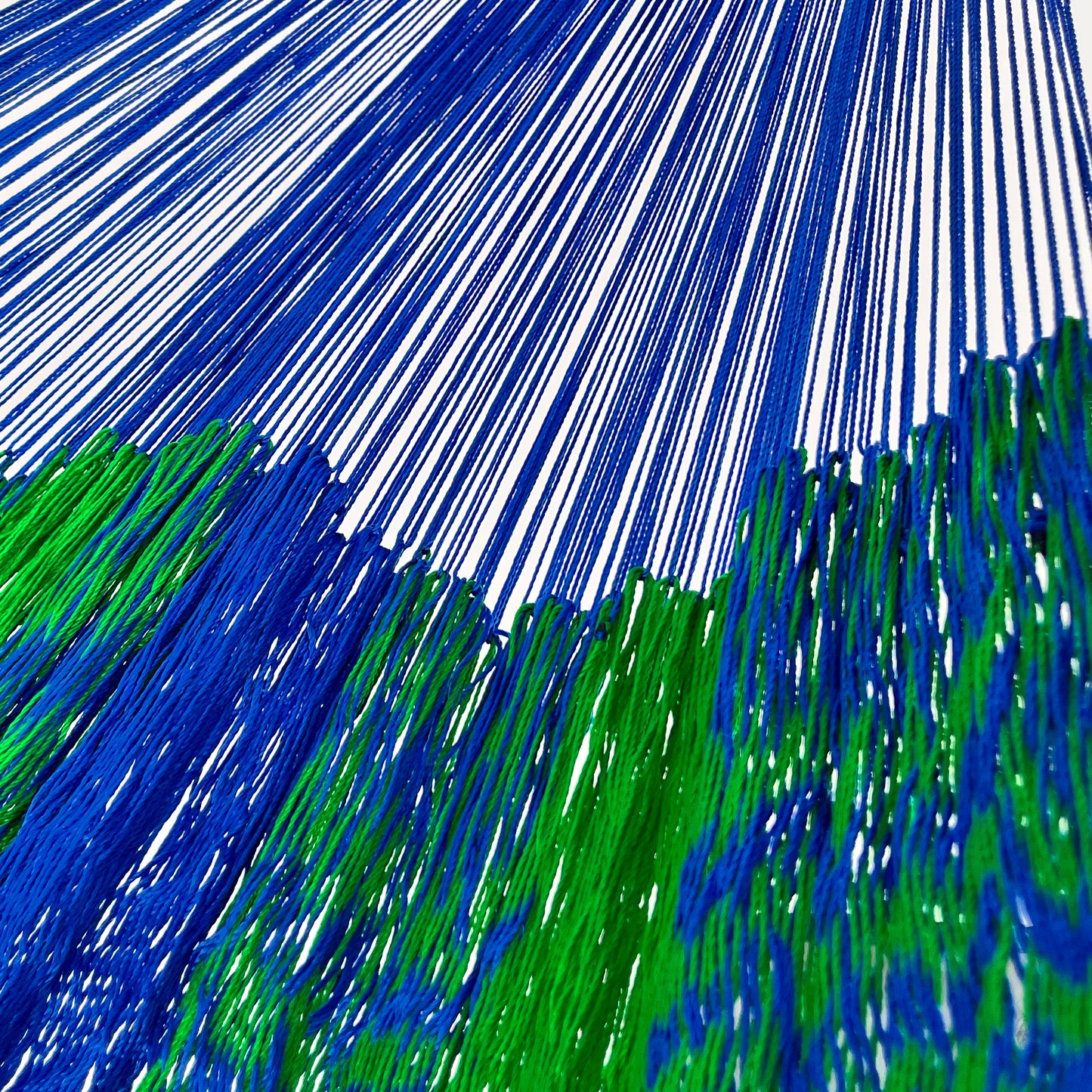 Unión entre cuerpo y brazo de hamaca Yucateca artesanal de nylon hilo 18 color azul y verde