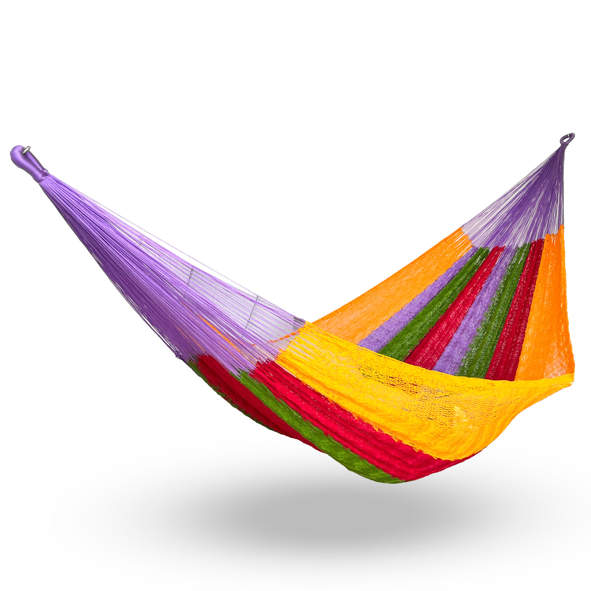 Hamaca Yucateca artesanal de nylon hilo 18 en colores vivos colgada y abierta