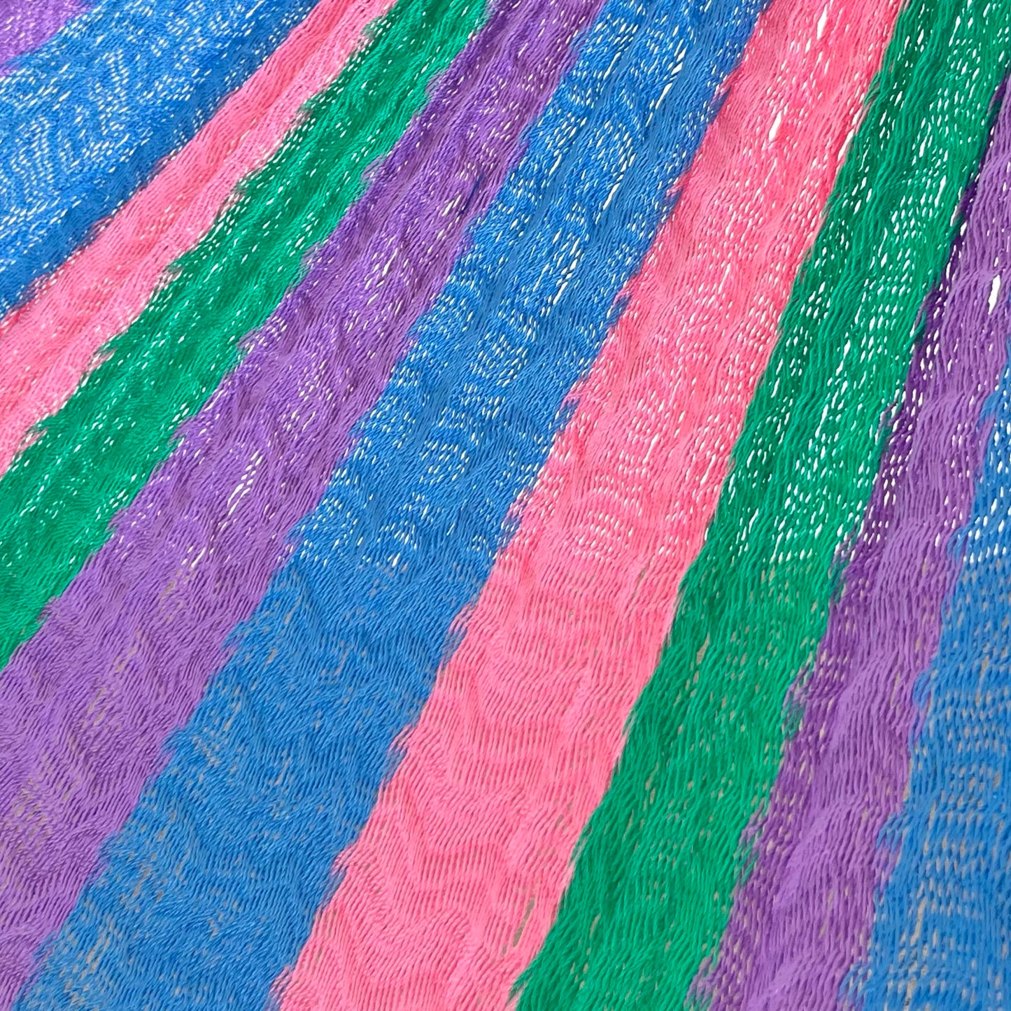 Detalle del tejido de nylon hilo 18 de la hamaca Yucateca artesanal con combinación de colores