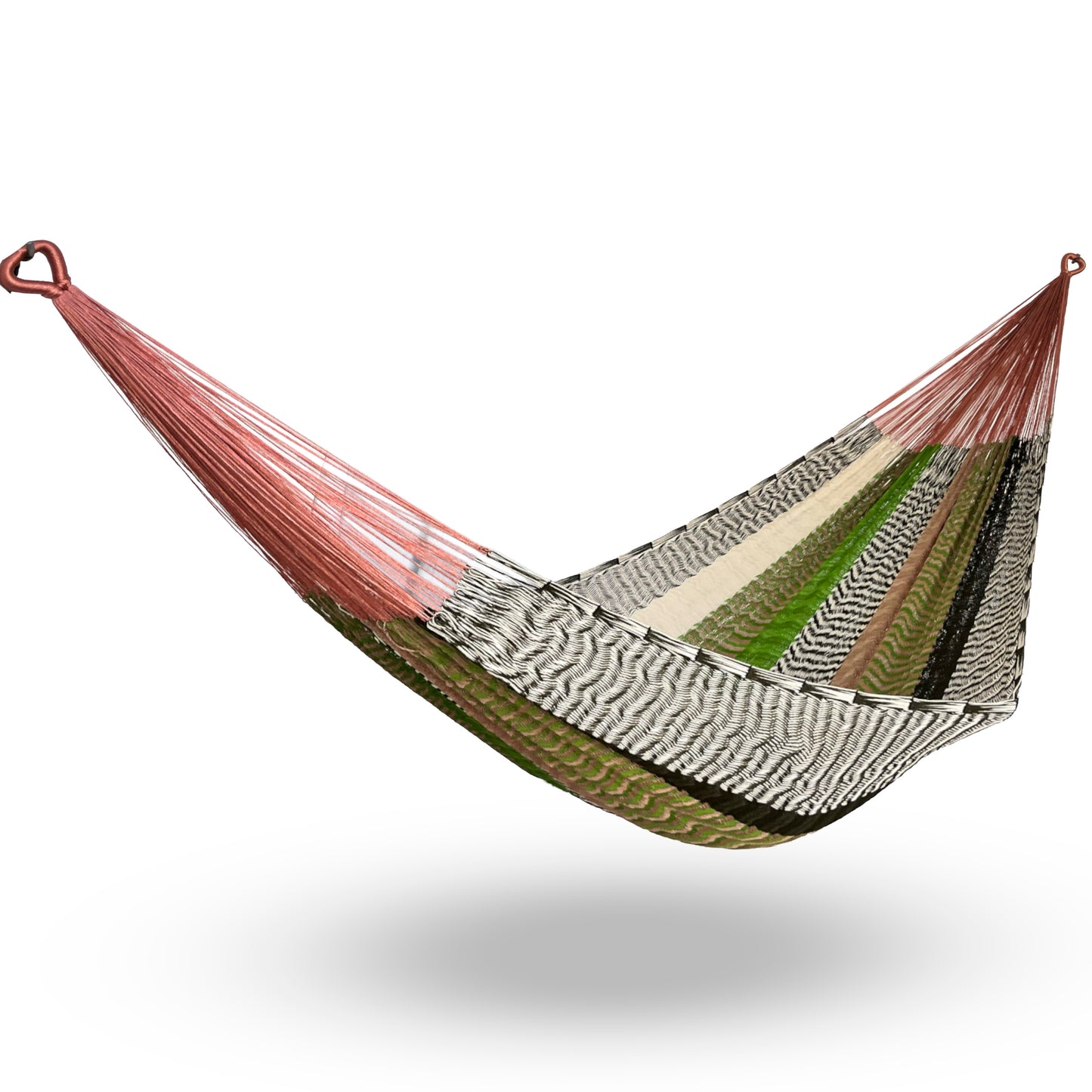 Hamaca Yucateca artesanal de nylon hilo 18 con mezcla de colores colgada y abierta