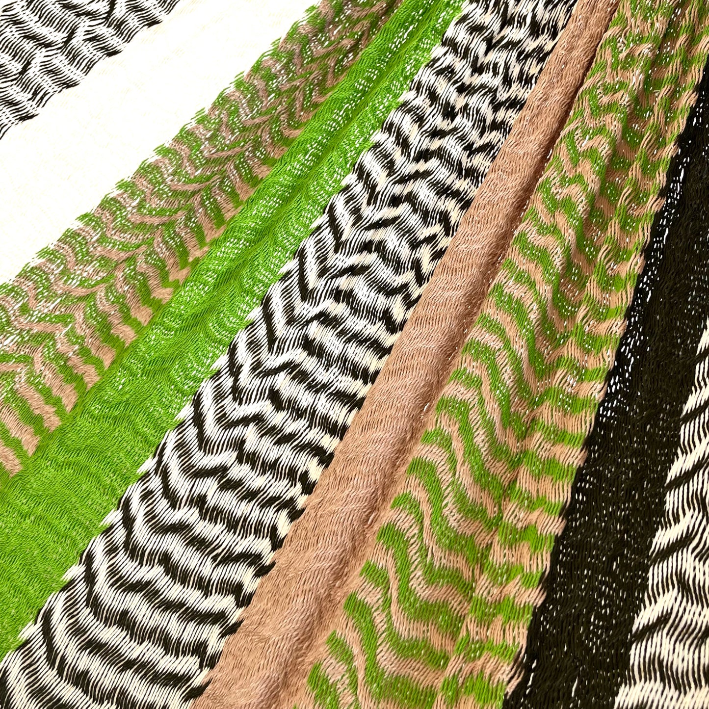 Detalle del tejido de nylon hilo 18 de la hamaca Yucateca artesanal con mezcla de colores