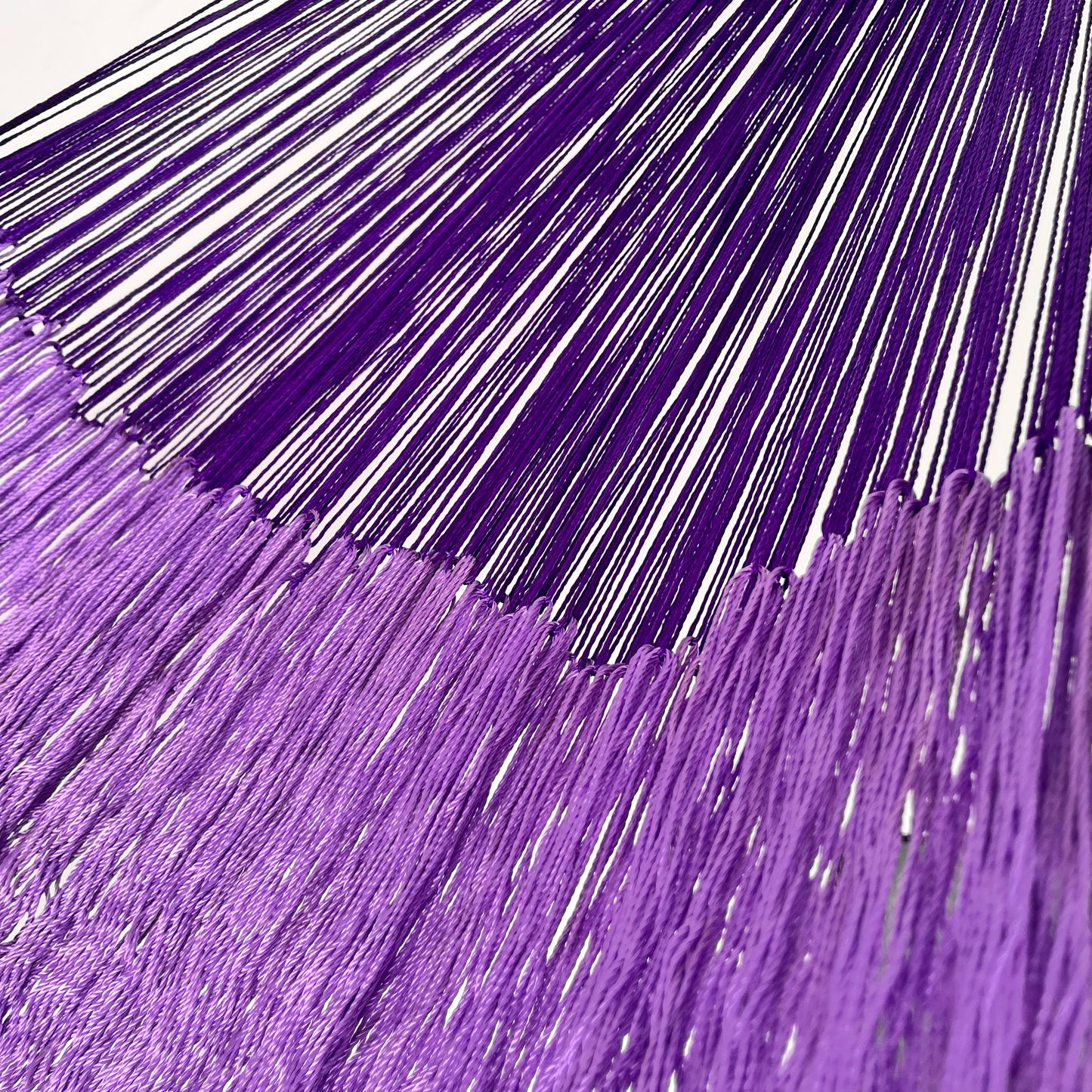 Unión entre cuerpo y brazo de hamaca Yucateca artesanal de nylon hilo 18 color morado