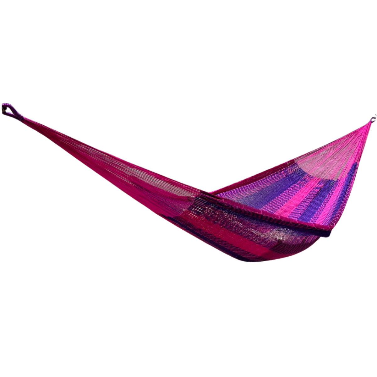 Hamaca Yucateca artesanal de nylon hilo 18 color morado y rosa colgada y abierta