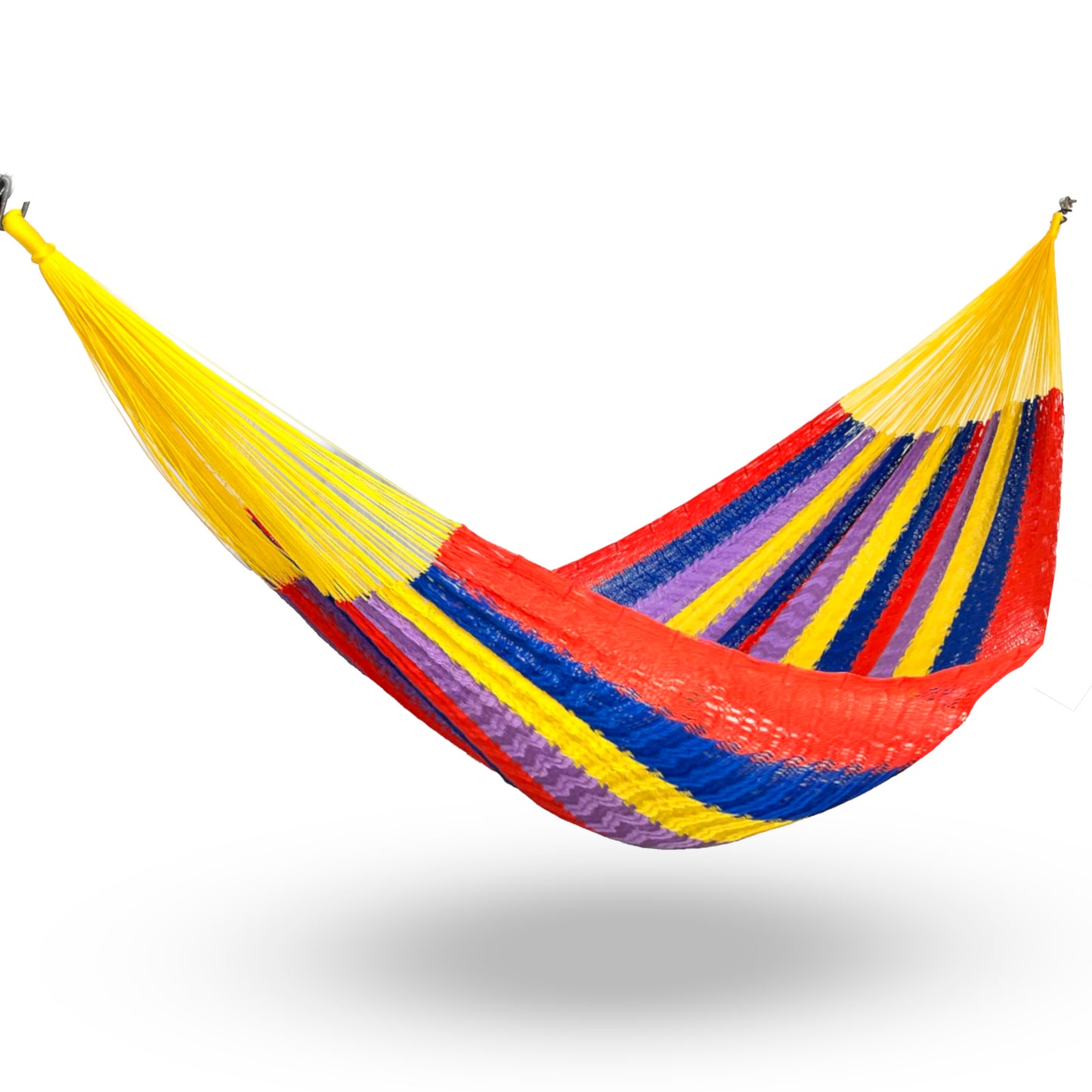 Hamaca Yucateca artesanal de nylon hilo 18 rayada multicolor colgada y abierta