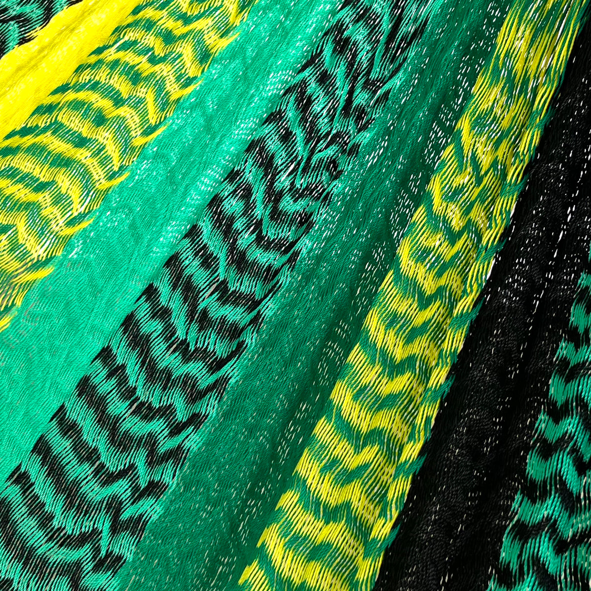 Detalle del tejido de nylon hilo 18 de la hamaca Yucateca artesanal rayada multicolor