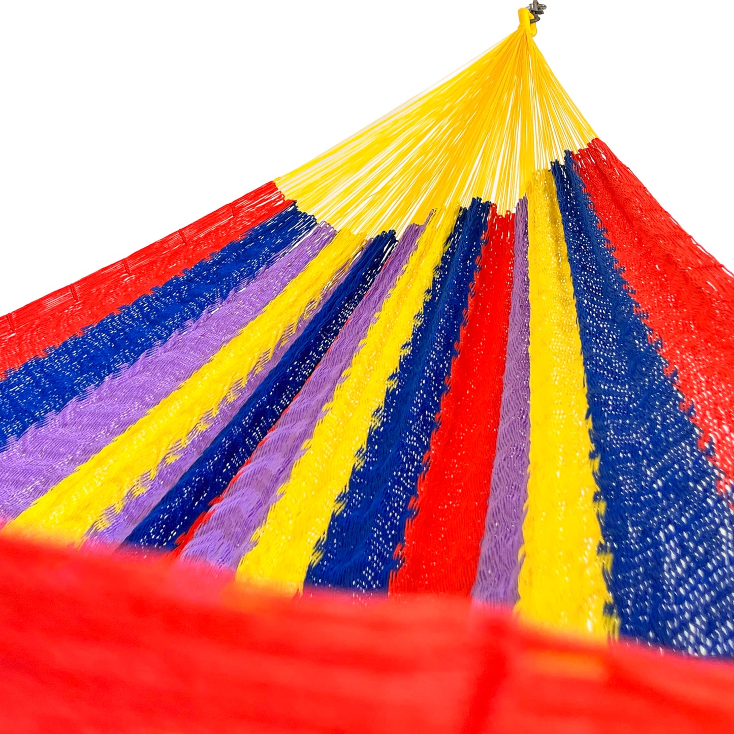 Interior mostrando brazo y tejido de hamaca Yucateca artesanal de nylon hilo 18 rayada multicolor