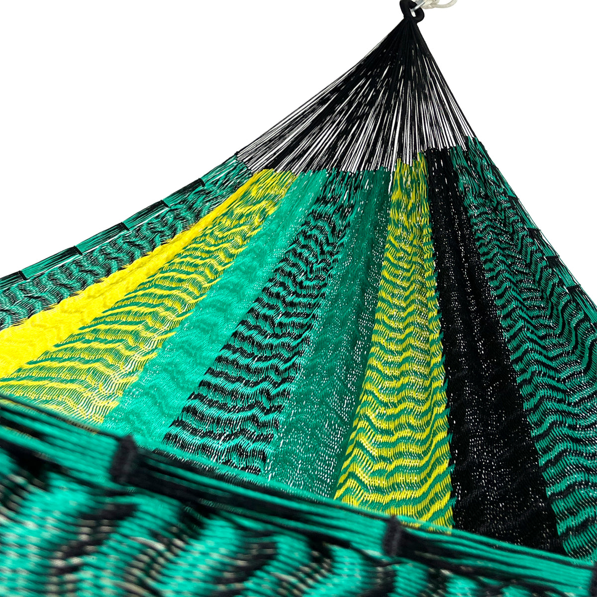 Interior mostrando brazo y tejido de hamaca Yucateca artesanal de nylon hilo 18 rayada multicolor