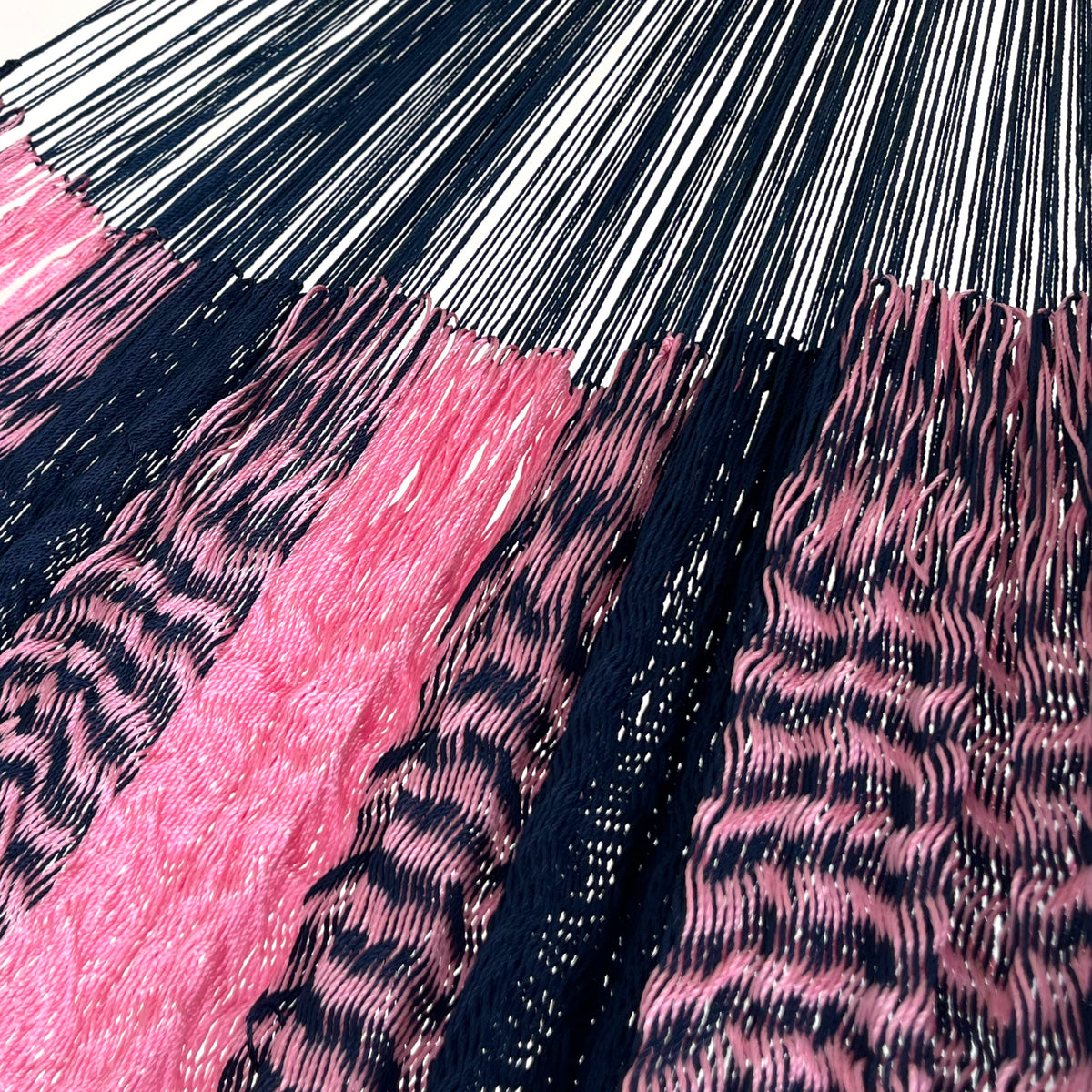 Unión entre cuerpo y brazo de hamaca Yucateca artesanal de nylon hilo 18 color rosa