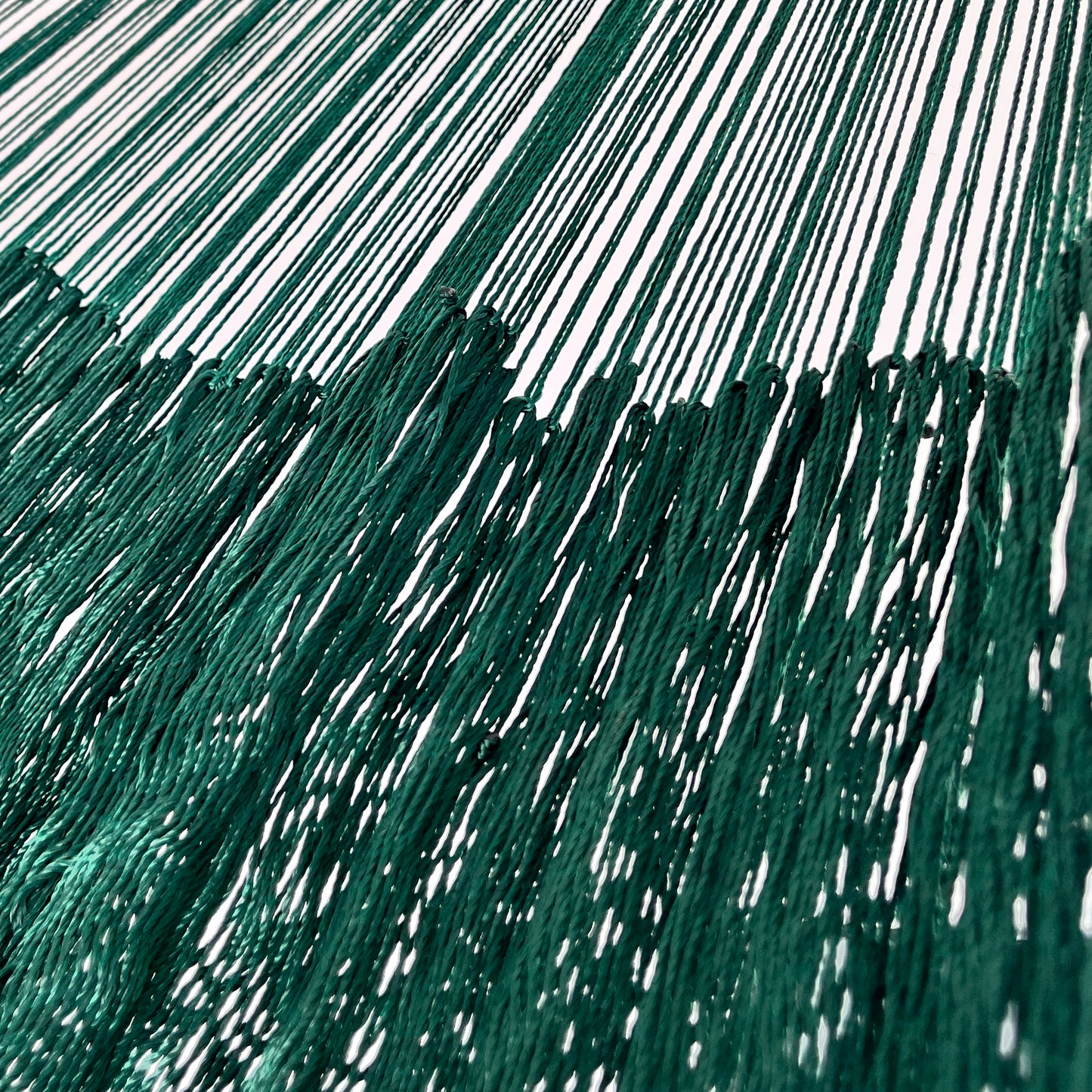 Unión entre cuerpo y brazo de hamaca Yucateca artesanal de nylon hilo 18 color verde oscuro