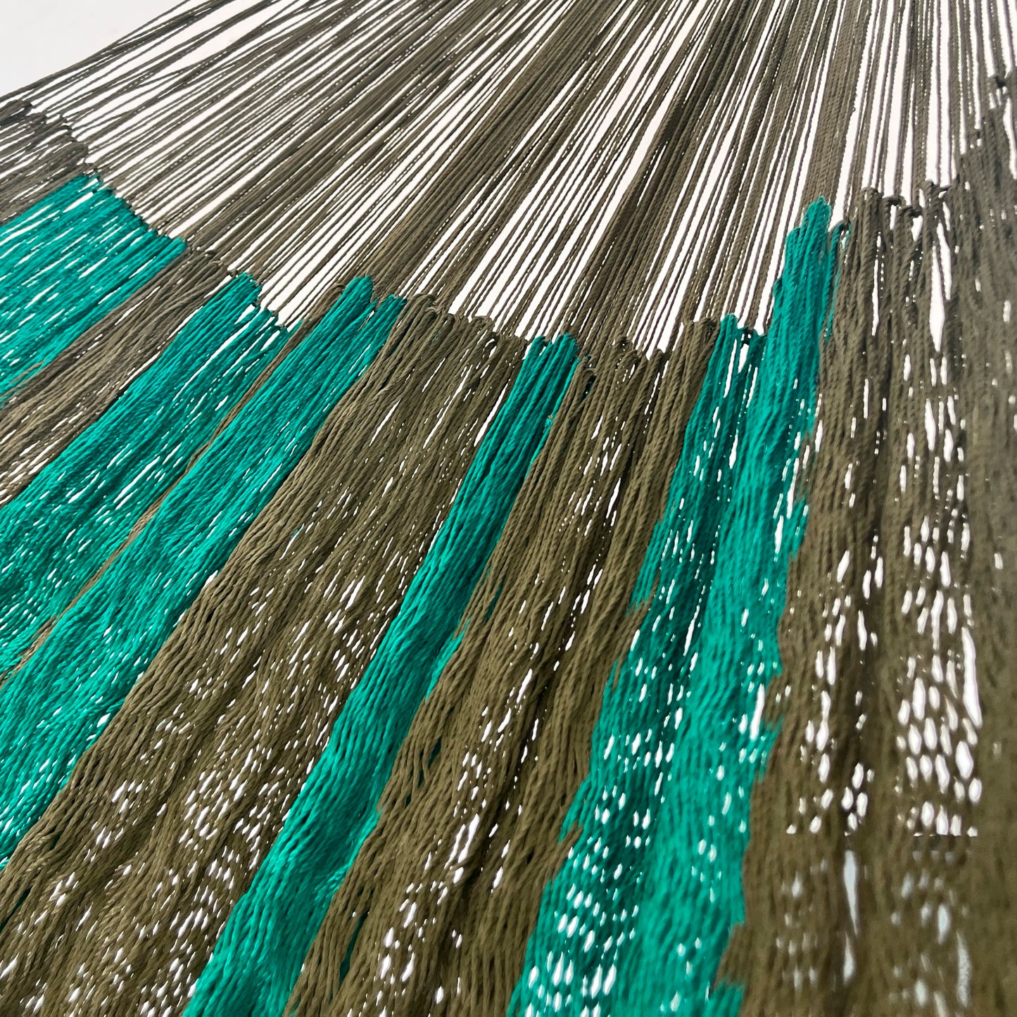 Unión entre cuerpo y brazo de hamaca Yucateca artesanal de nylon hilo 18 color verde oscuro