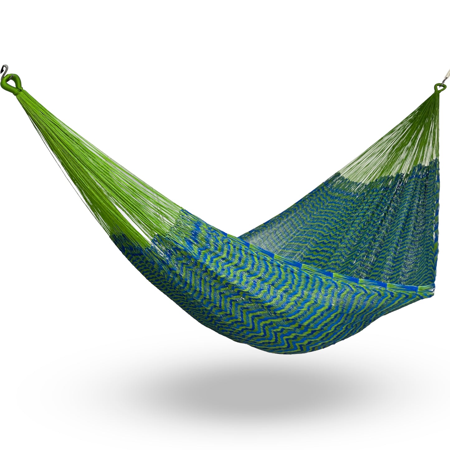 Hamaca Yucateca artesanal de nylon hilo 18 color verde y azul colgada y abierta