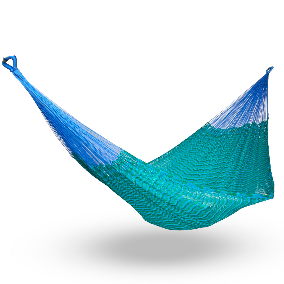Hamaca Yucateca artesanal de nylon hilo 18 color verde y azul colgada y abierta