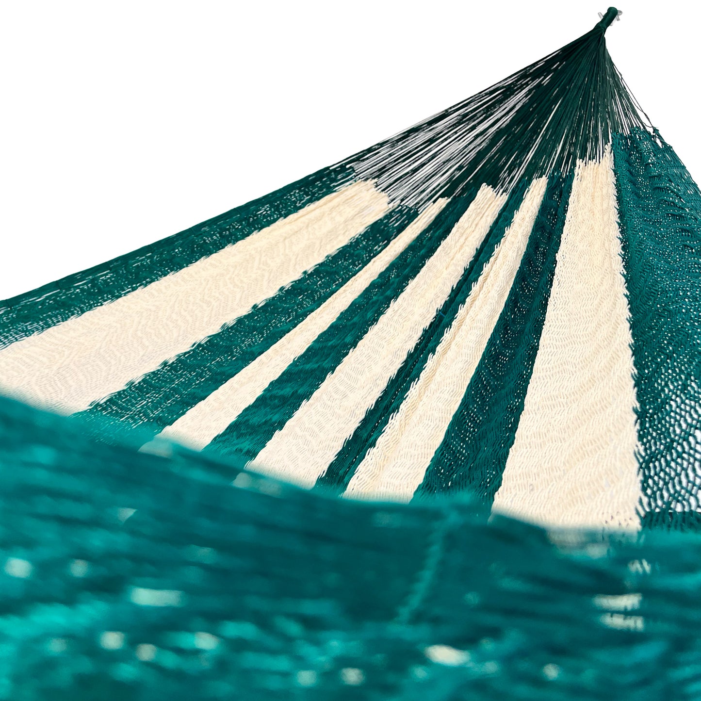 Interior mostrando brazo y tejido de hamaca Yucateca artesanal de nylon hilo 18 color verde y beige