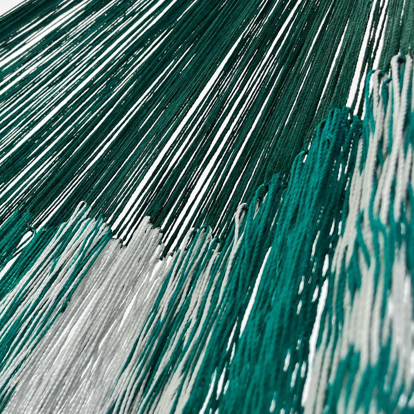 Unión entre cuerpo y brazo de hamaca Yucateca artesanal de nylon hilo 18 color verde y gris
