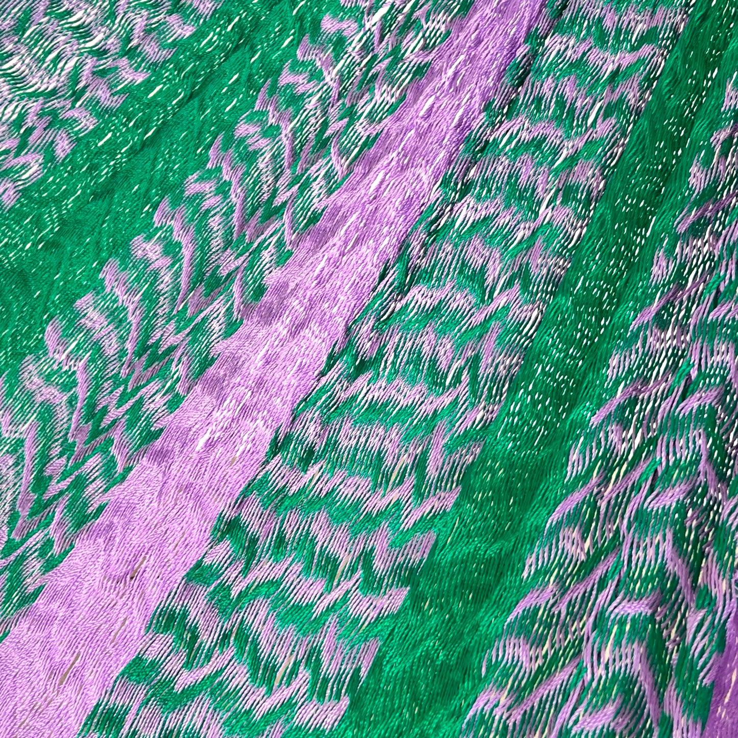 Detalle del tejido de nylon hilo 18 de la hamaca Yucateca artesanal verde y morado