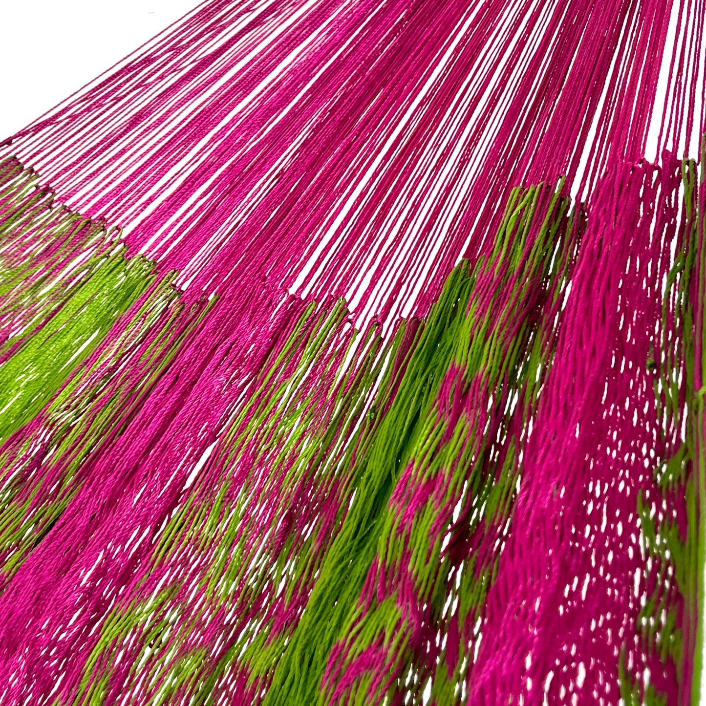 Unión entre cuerpo y brazo de hamaca Yucateca artesanal de nylon hilo 18 color verde y rosa
