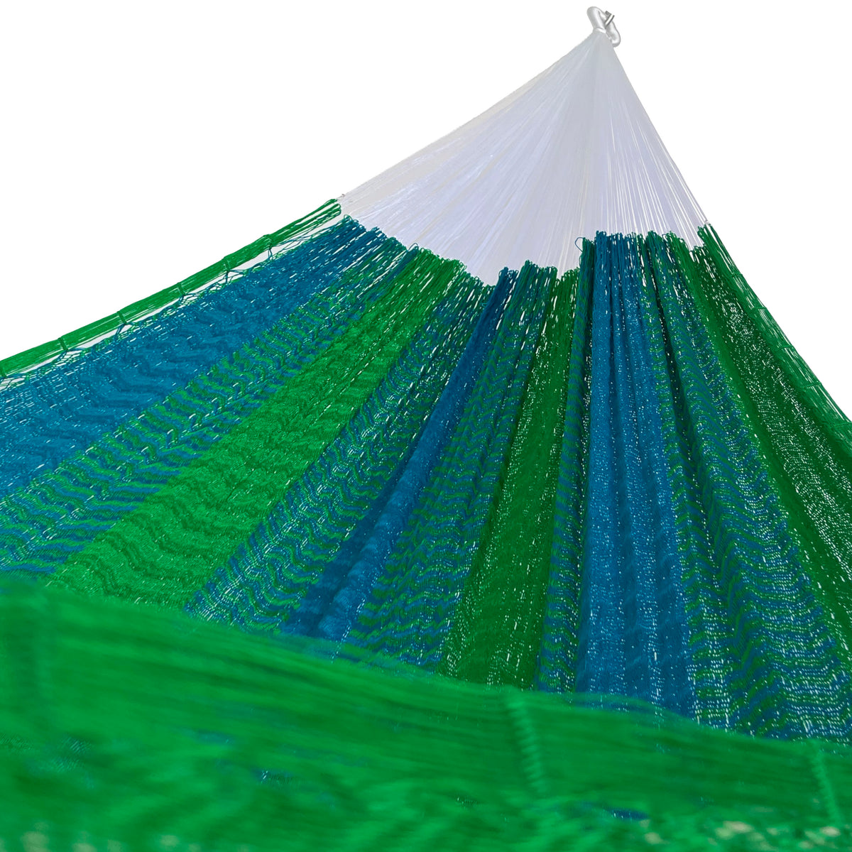 Interior de hamaca yucateca artesanal de nylon suave verde y azul mostrando el tejido y el brazo