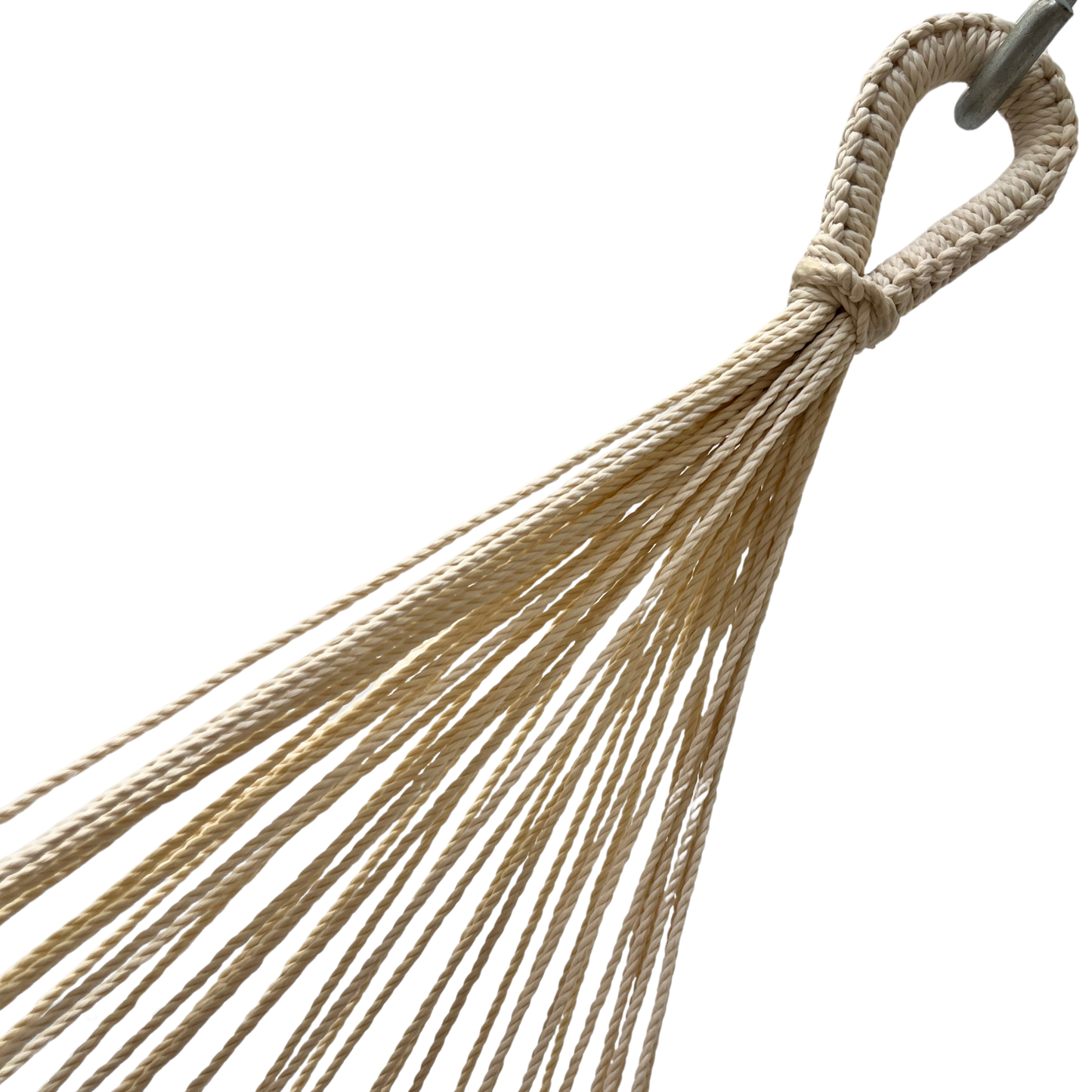 Detalle del brazo y agarre de hamaca mexicana azul y beige de algodón