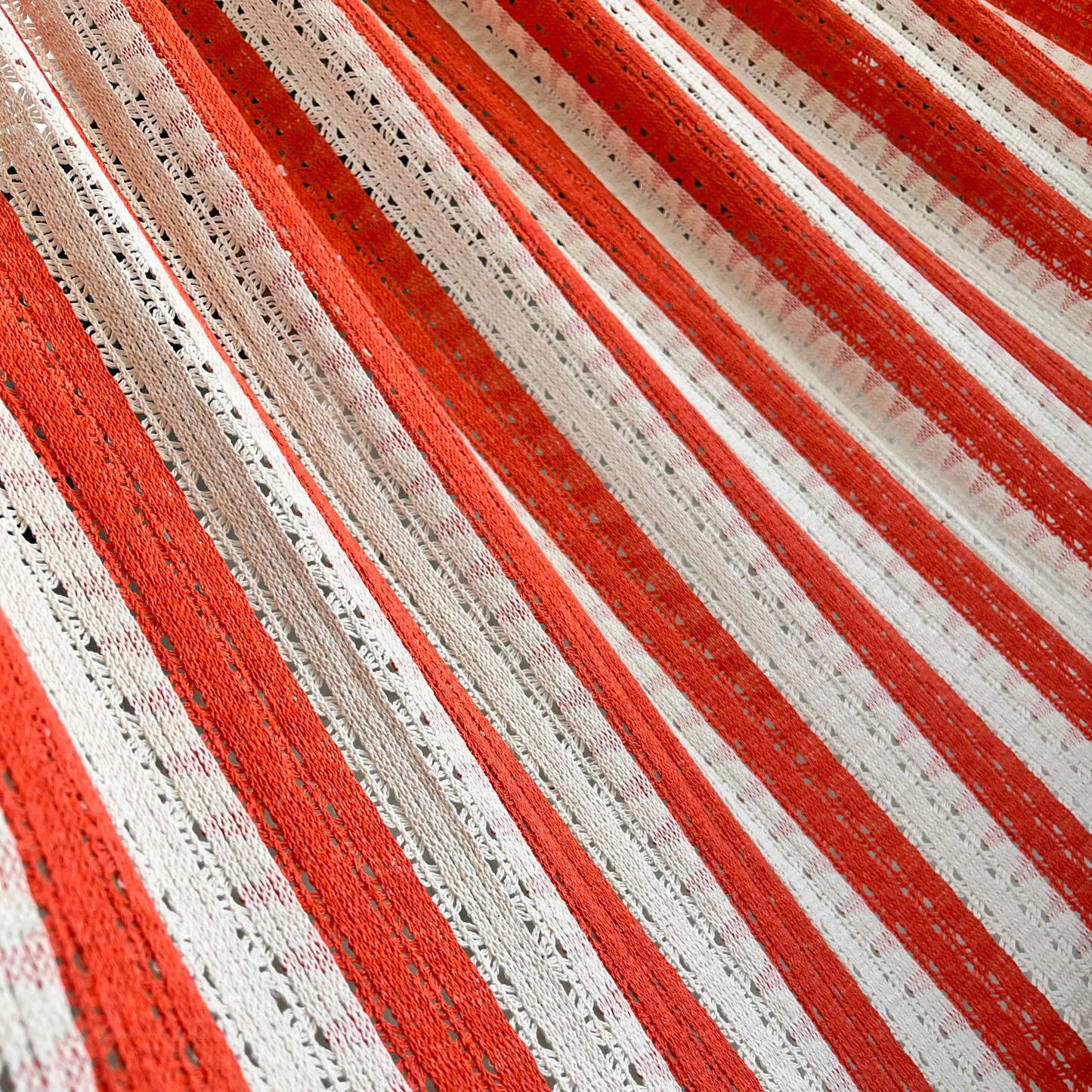 Detalle del tejido de hamaca naranja grande de algodón