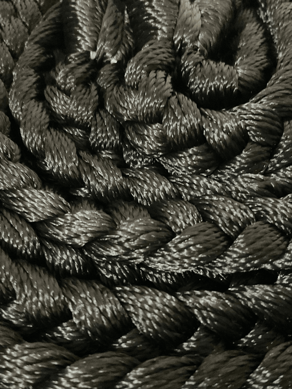 Detalle del trenzado y material del par de sogas yucatecas artesanales para hamaca en color negro